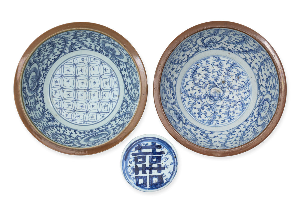 A GROUP OF THREE CHINESE 'SWEET PEA' CERAMICS