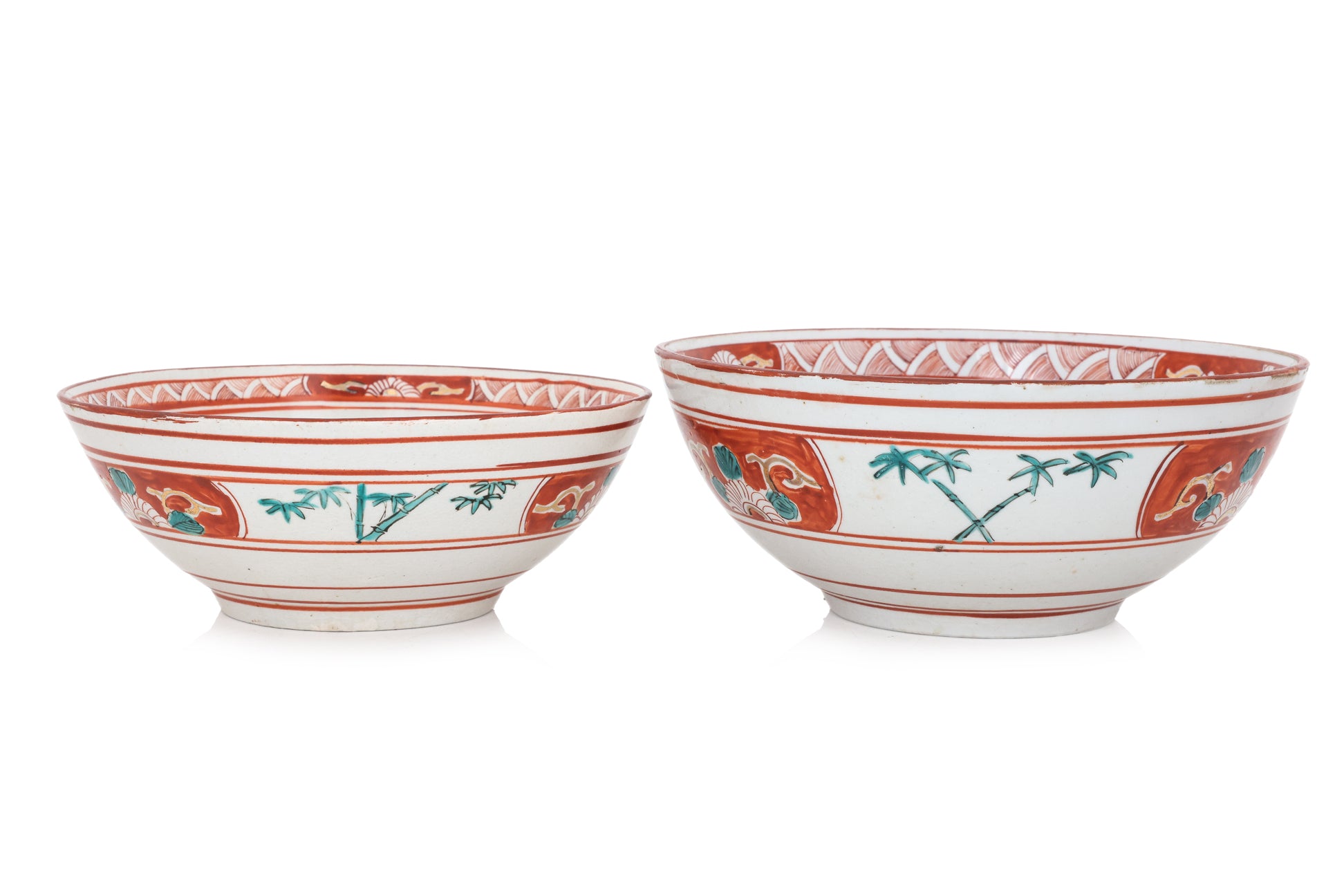 A GRADUATED SET OF THREE KUTANI BOWLS