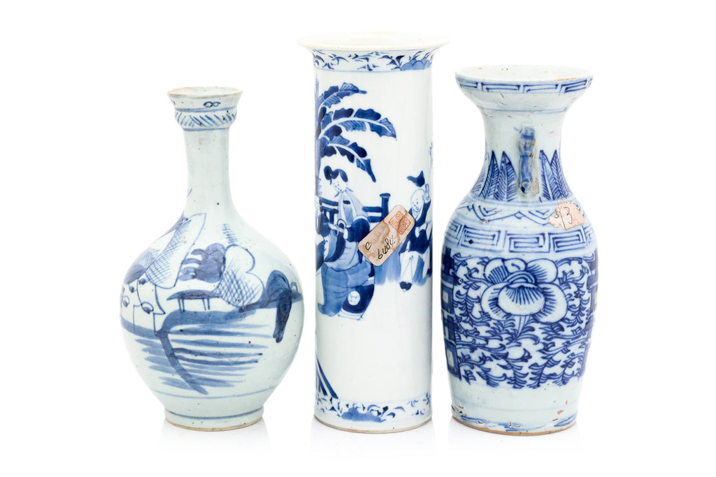 A GROUP OF FIVE CHINESE BLUE AND WHITE PORCELAIN VESSELS