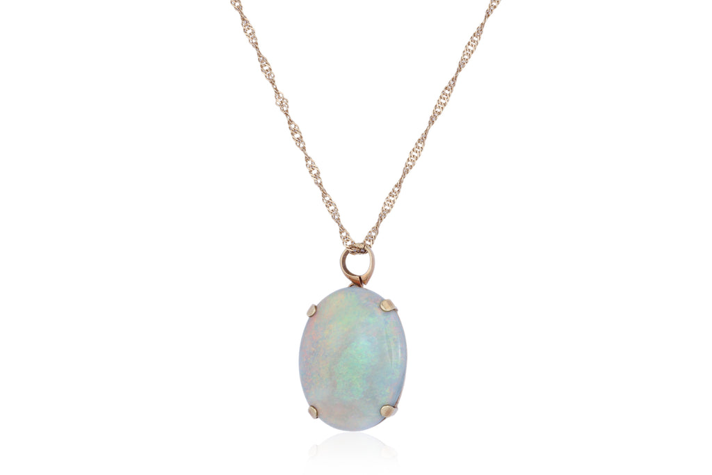 A LARGE OPAL PENDANT/BROOCH ON A CHAIN
