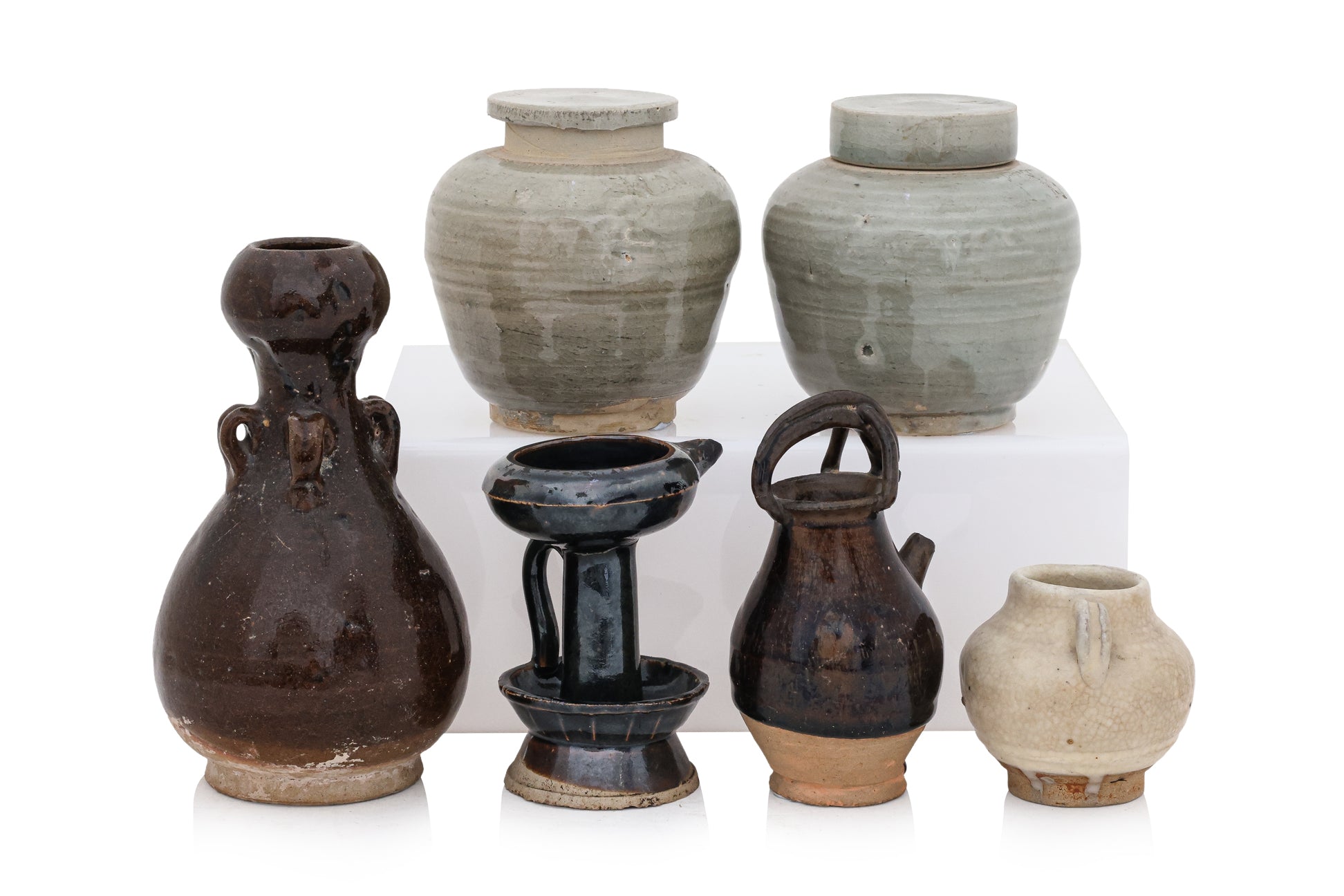 A GROUP OF ASSORTED GLAZED POTTERY