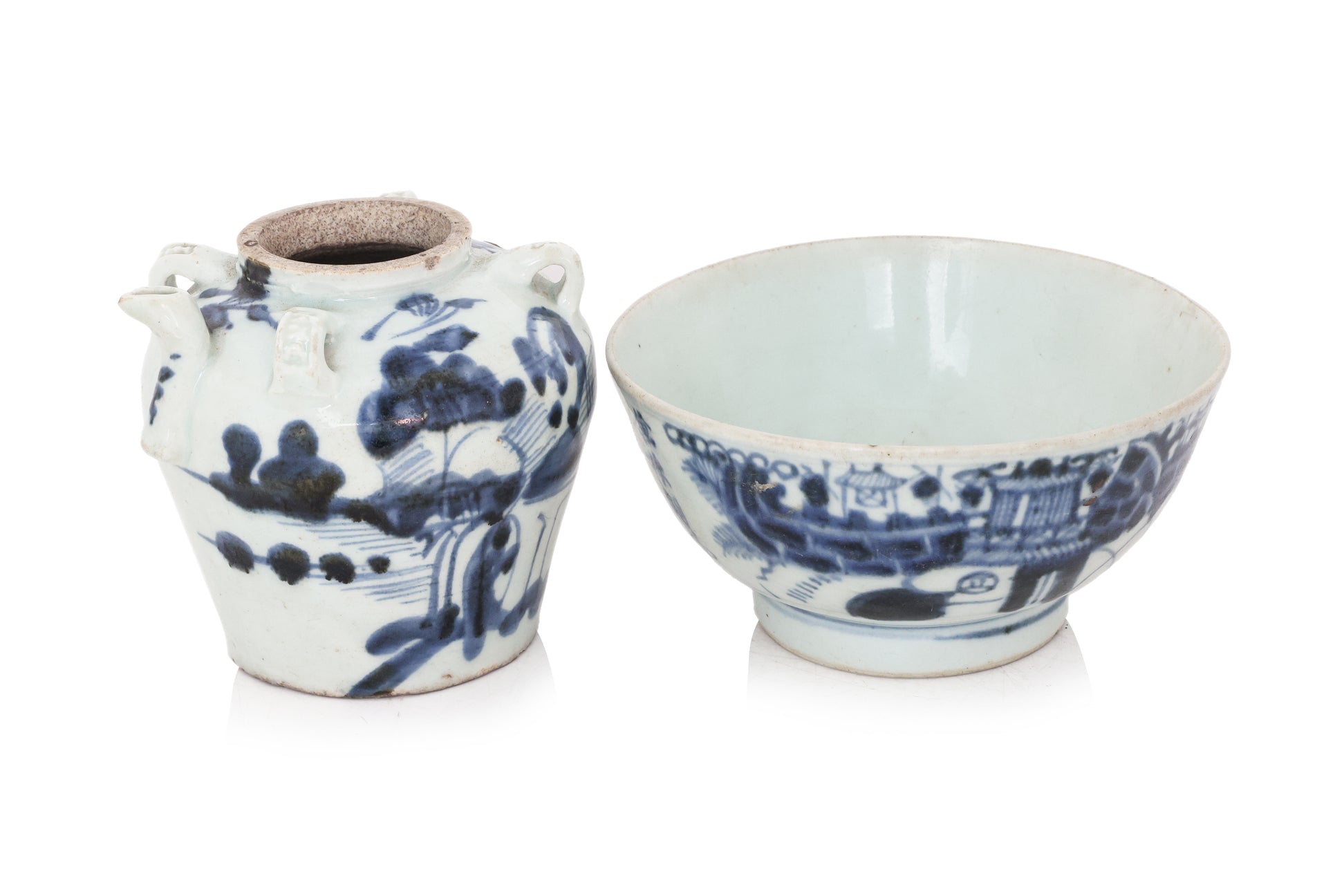 A GROUP OF FOUR BLUE AND WHITE PORCELAIN WARES
