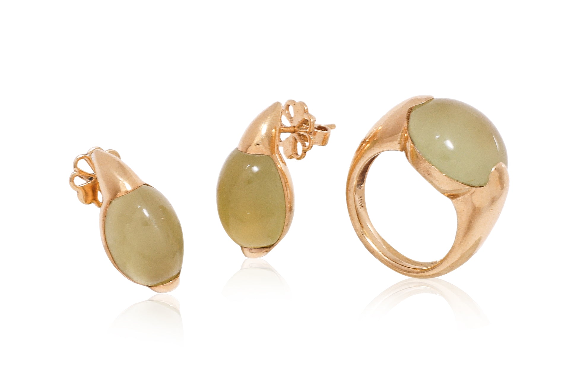 A GEM SET RING AND MATCHING EARRINGS