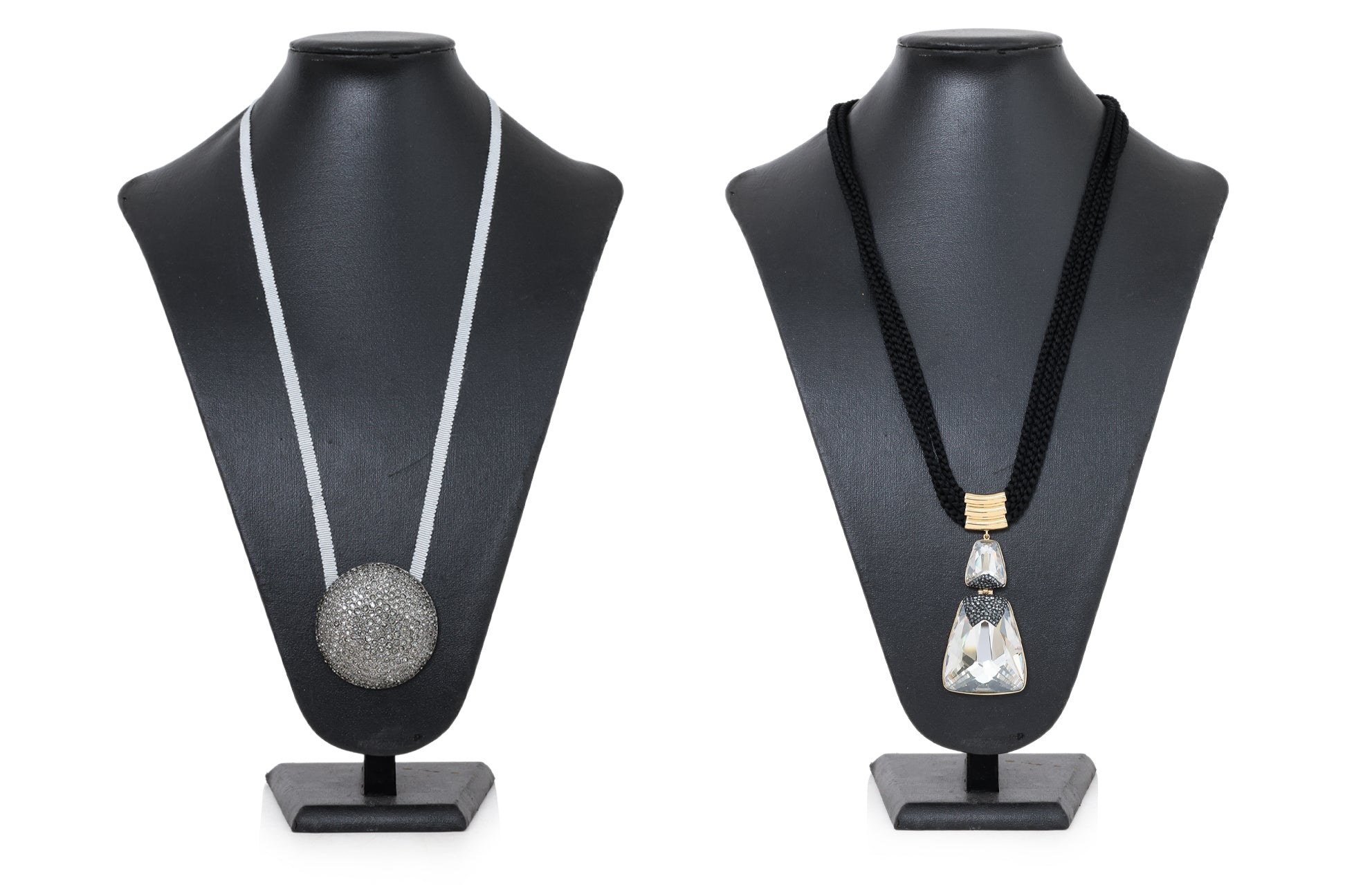 A GROUP OF DESIGNER COSTUME JEWELLERY ITEMS