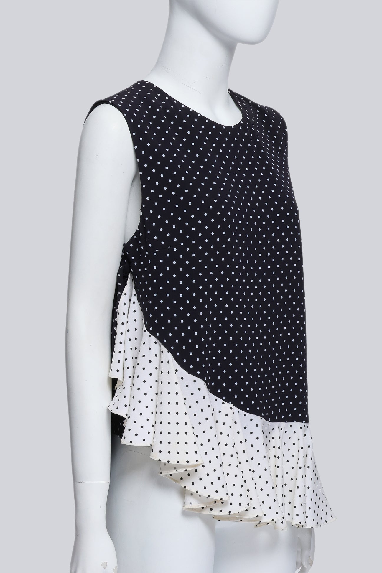 J.W.ANDERSON - A BLACK AND WHITE POLKA DOT RUFFLED TOP