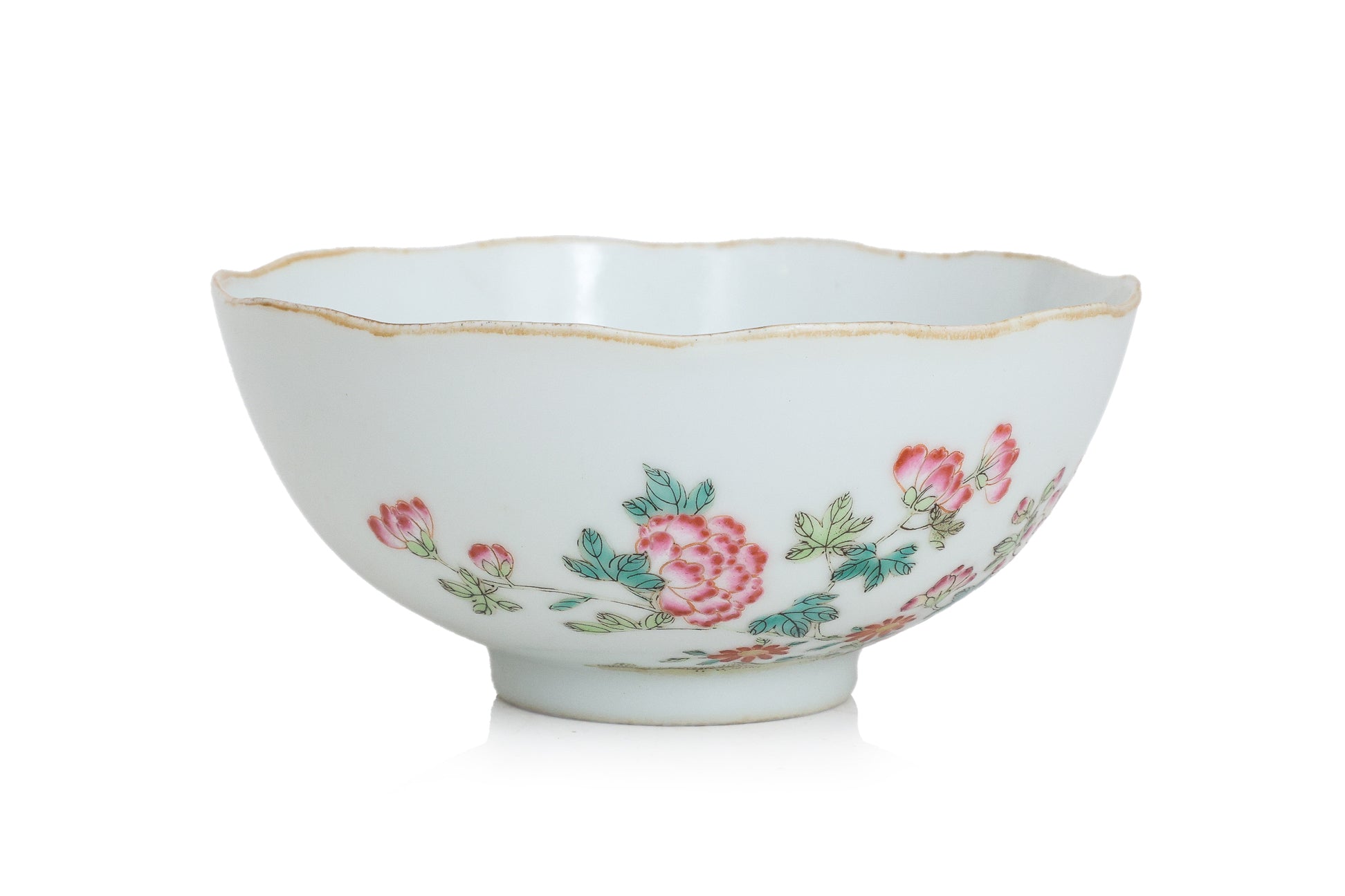 A FAMILLE ROSE FOLIATE RIM 'FLORAL' BOWL