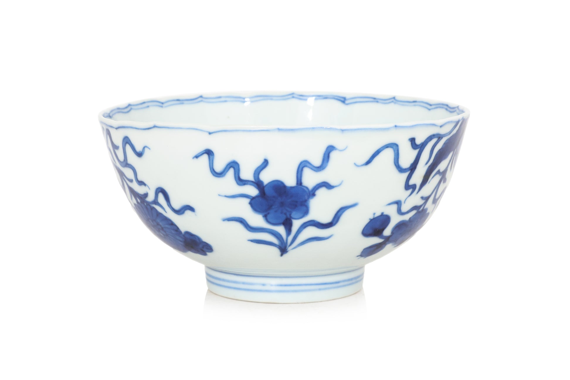 A CHINESE BLUE AND WHITE CHRYSANTHEMUM PORCELAIN BOWL