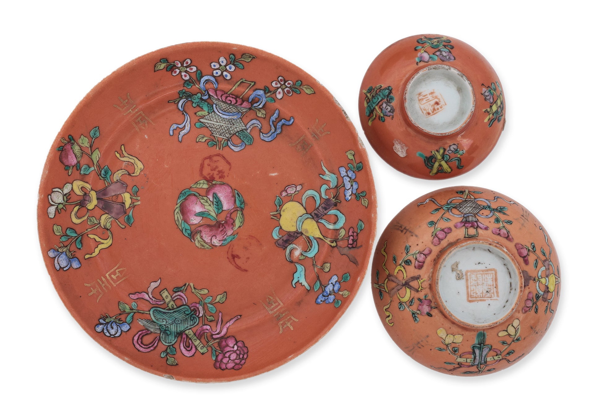 A GROUP OF FOUR FAMILLE ROSE CORAL GROUND PORCELAIN WARES