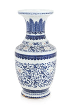 A LARGE BLUE WHITE AND RED UNDERGLAZE PORCELAIN VASE