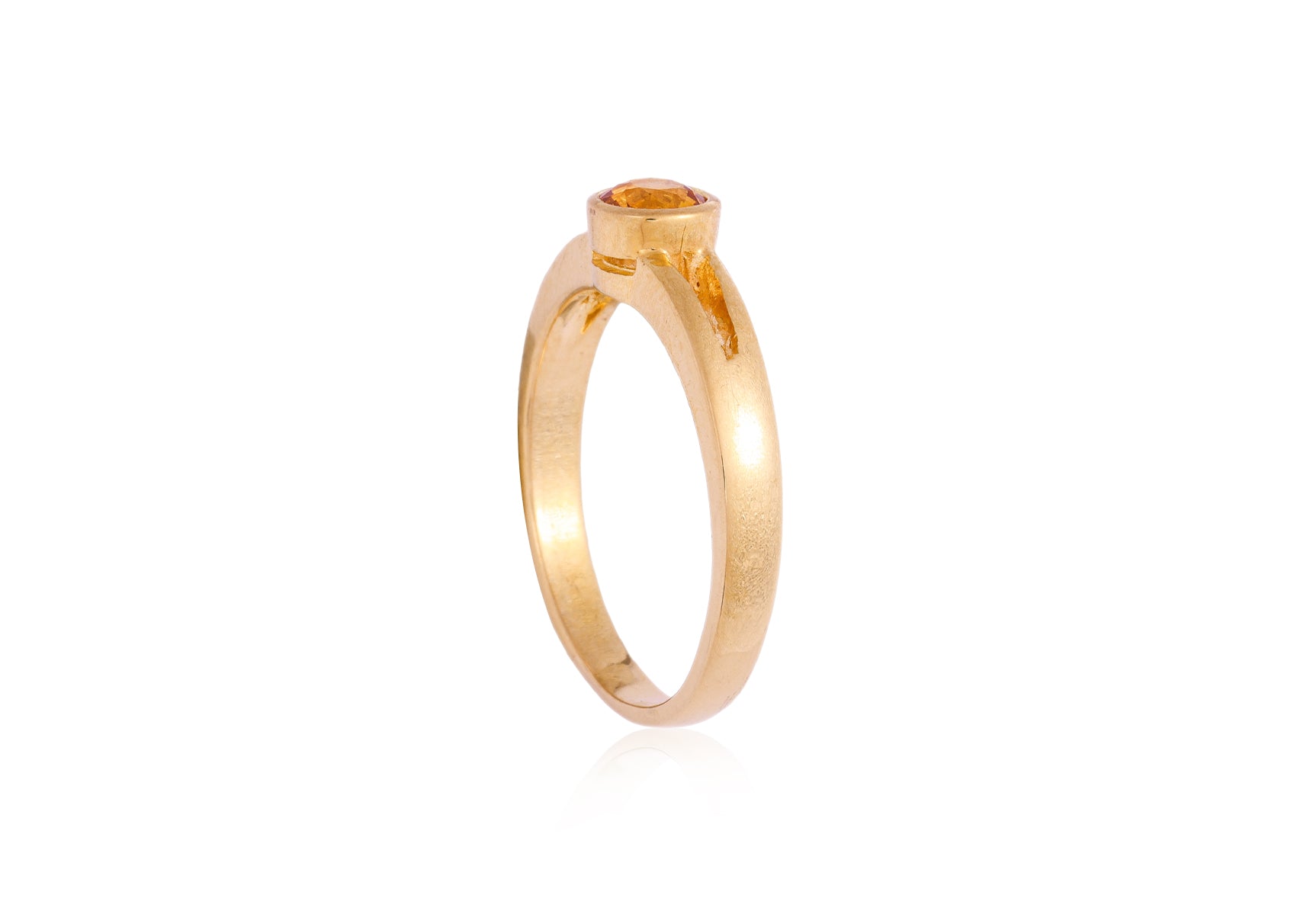 A CITRINE SOLITAIRE RING