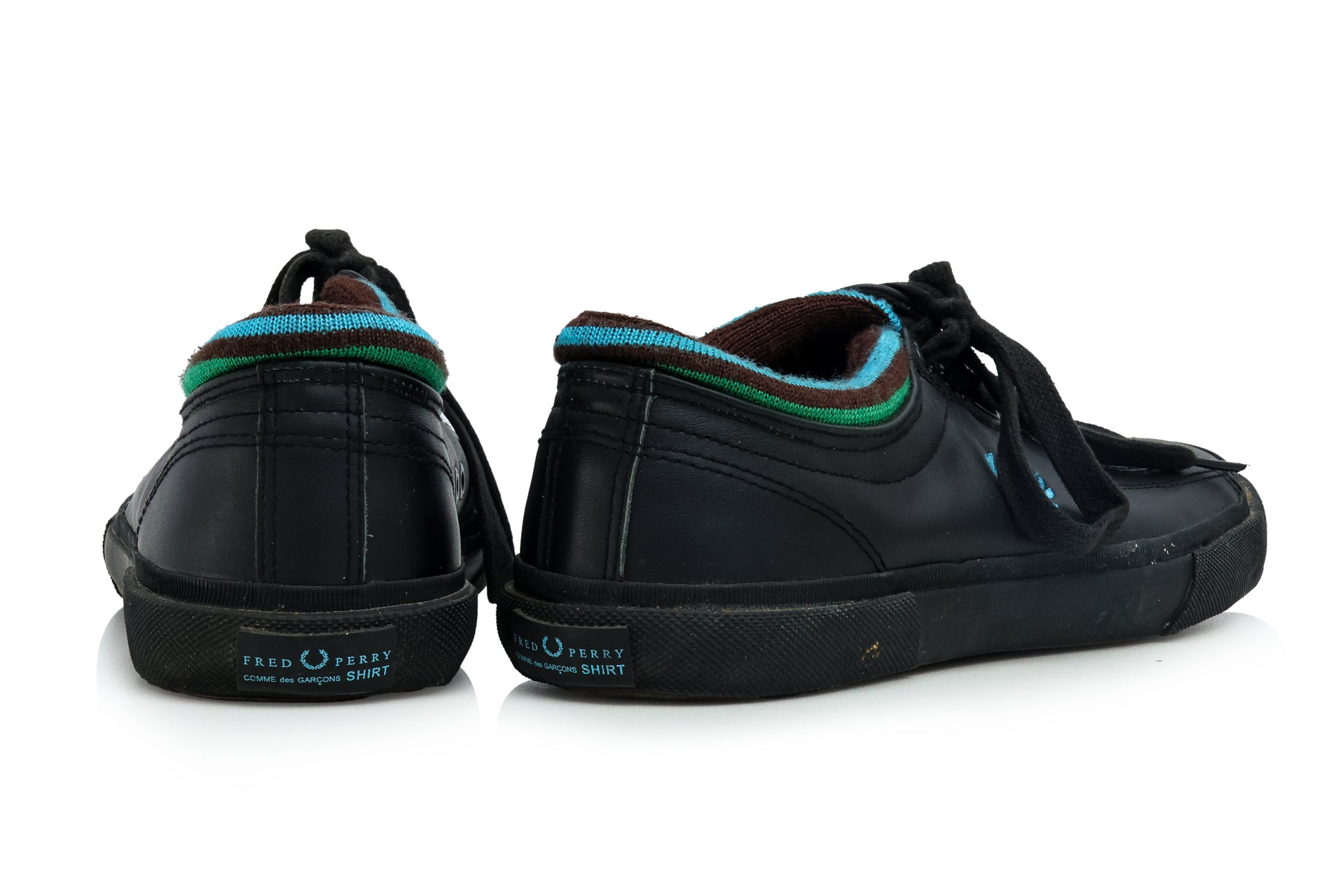 FRED PERRY - A PAIR OF BLACK LACE-UP TRAINERS