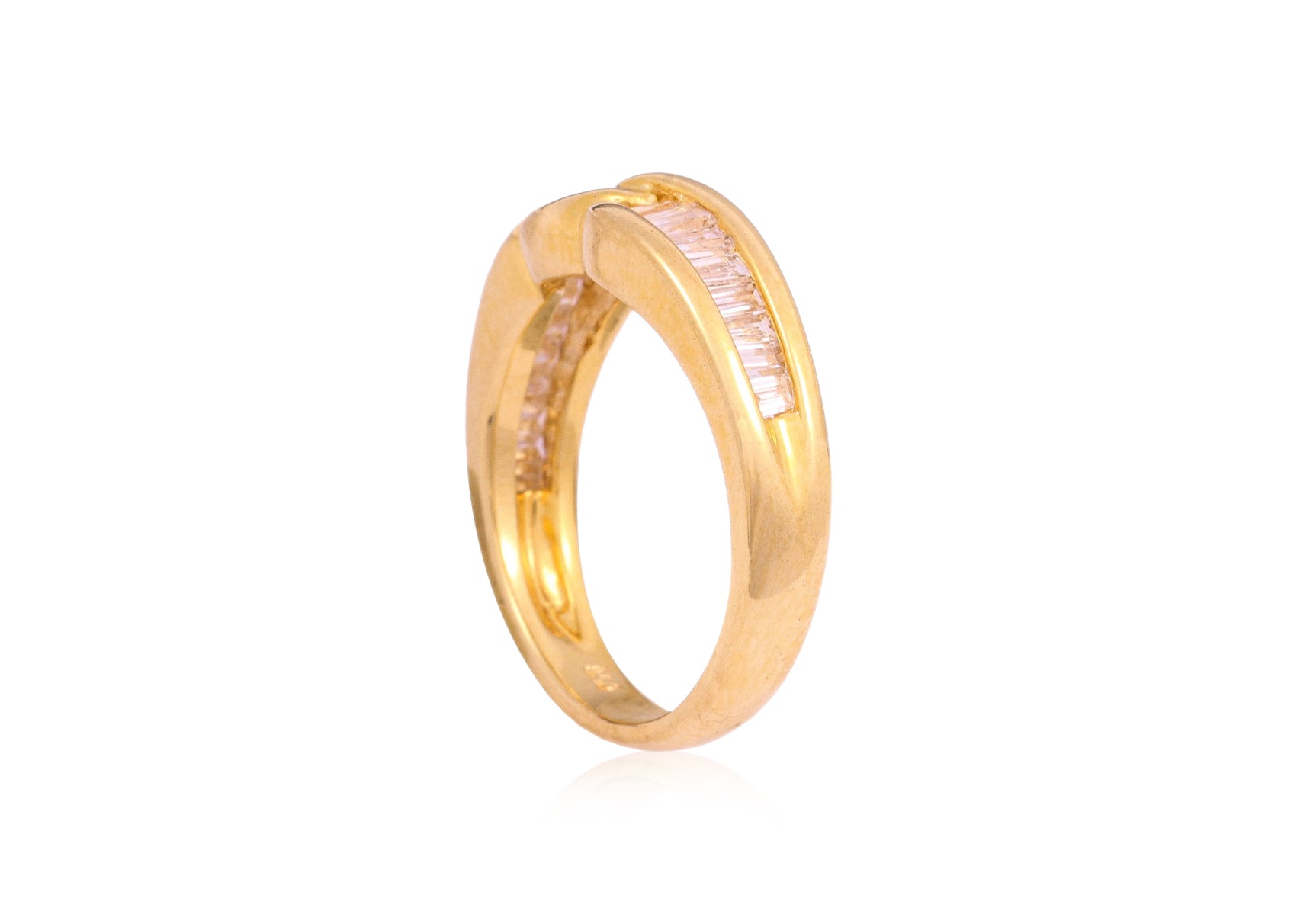 A HIGH KARAT GOLD DIAMOND RING