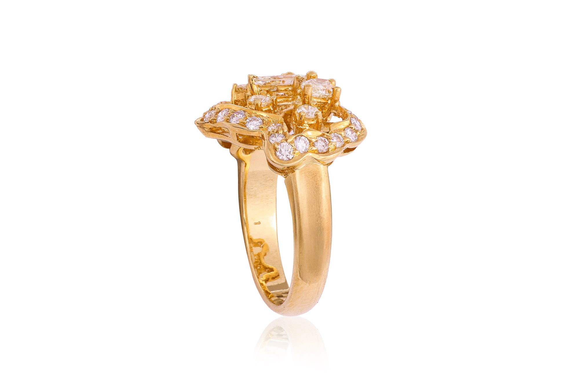 A HIGH KARAT GOLD DIAMOND 'LEAF' RING