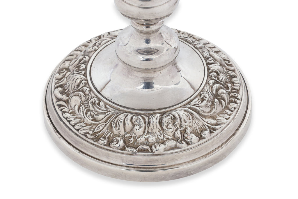 A PAIR OF ENGLISH SILVER PLATED CANDLESTICKS