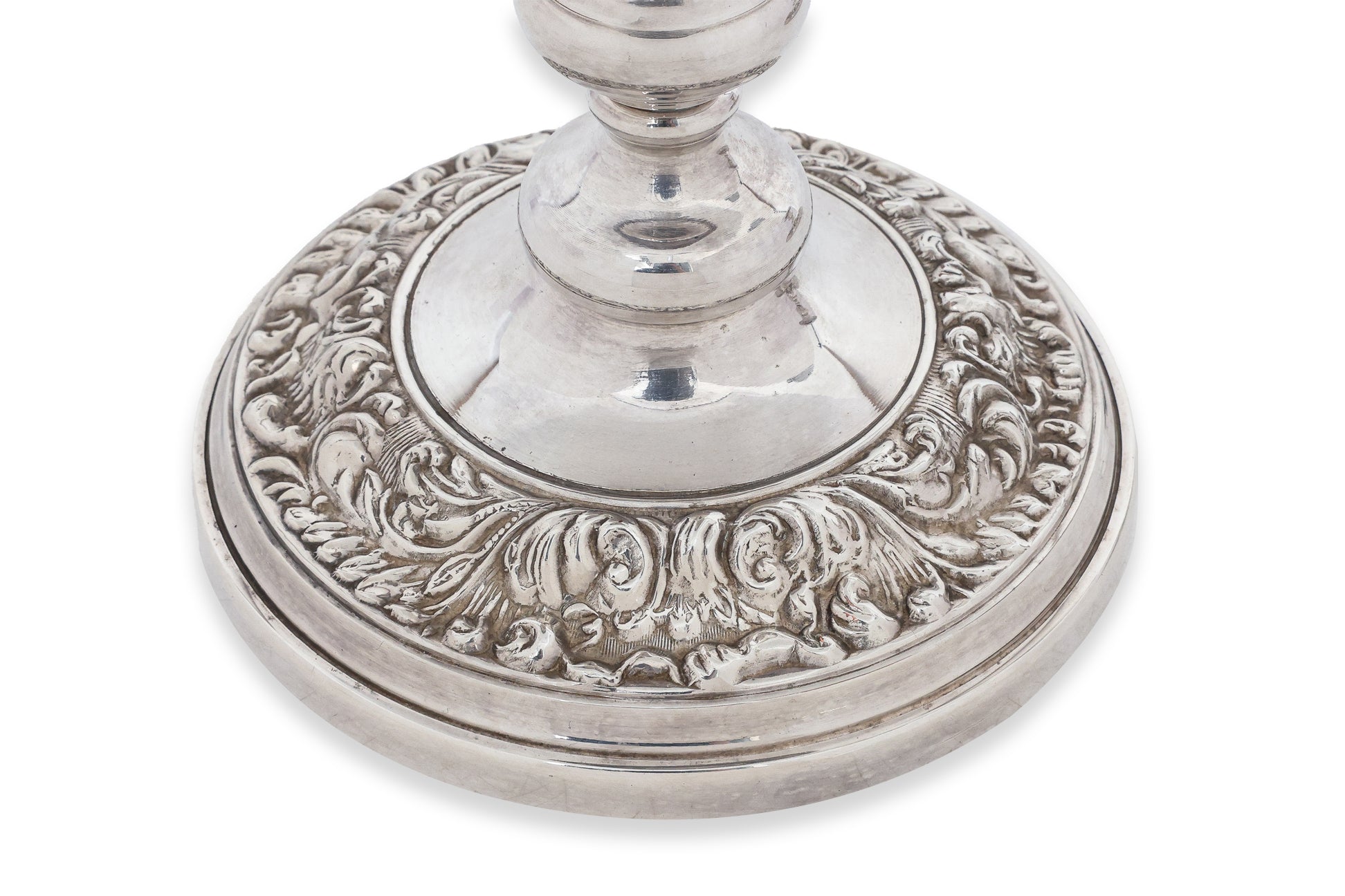 A PAIR OF ENGLISH SILVER PLATED CANDLESTICKS