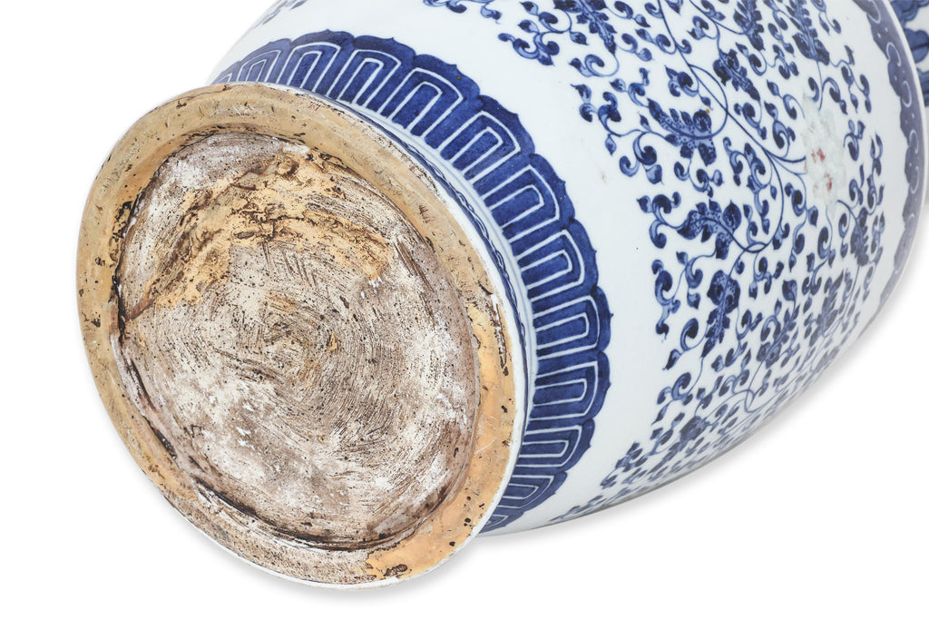 A LARGE BLUE WHITE AND RED UNDERGLAZE PORCELAIN VASE