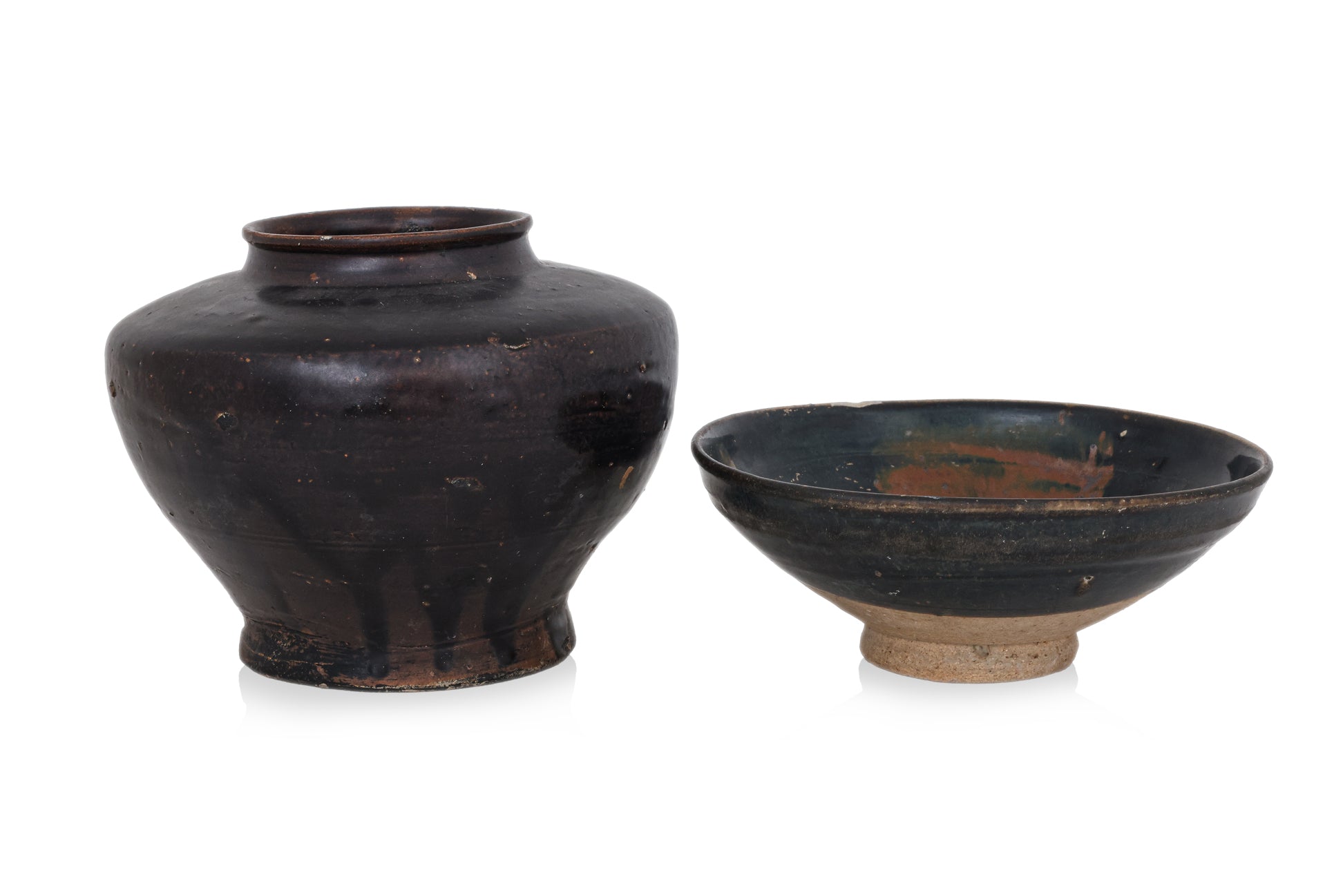 A BROWN-GLAZED POTTERY JAR AND A RUSSET-SPLASHED BOWL