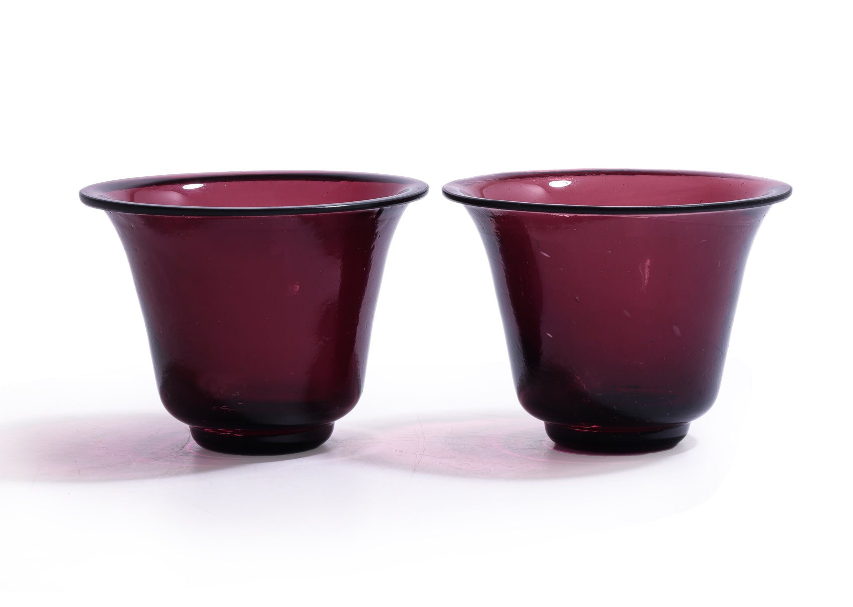 A PAIR OF PEKING GLASS TEA BOWLS