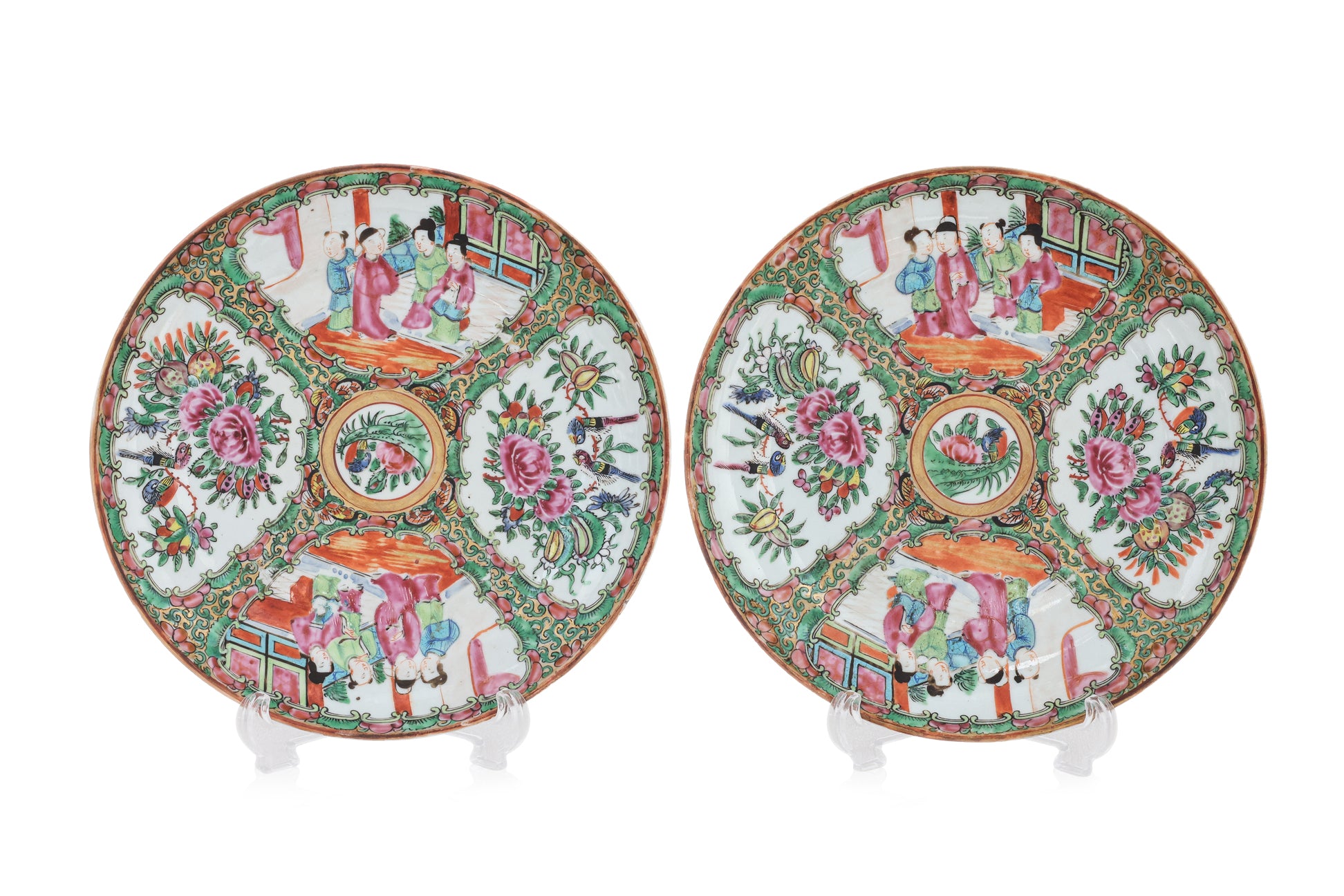 A PAIR OF CANTON ROSE MEDALLION PORCELAIN PLATES