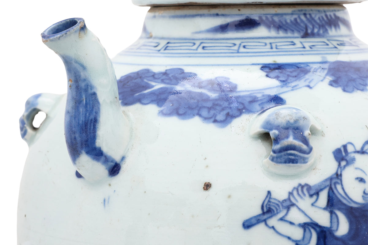 A BLUE AND WHITE PORCELAIN TEAPOT AND COVER