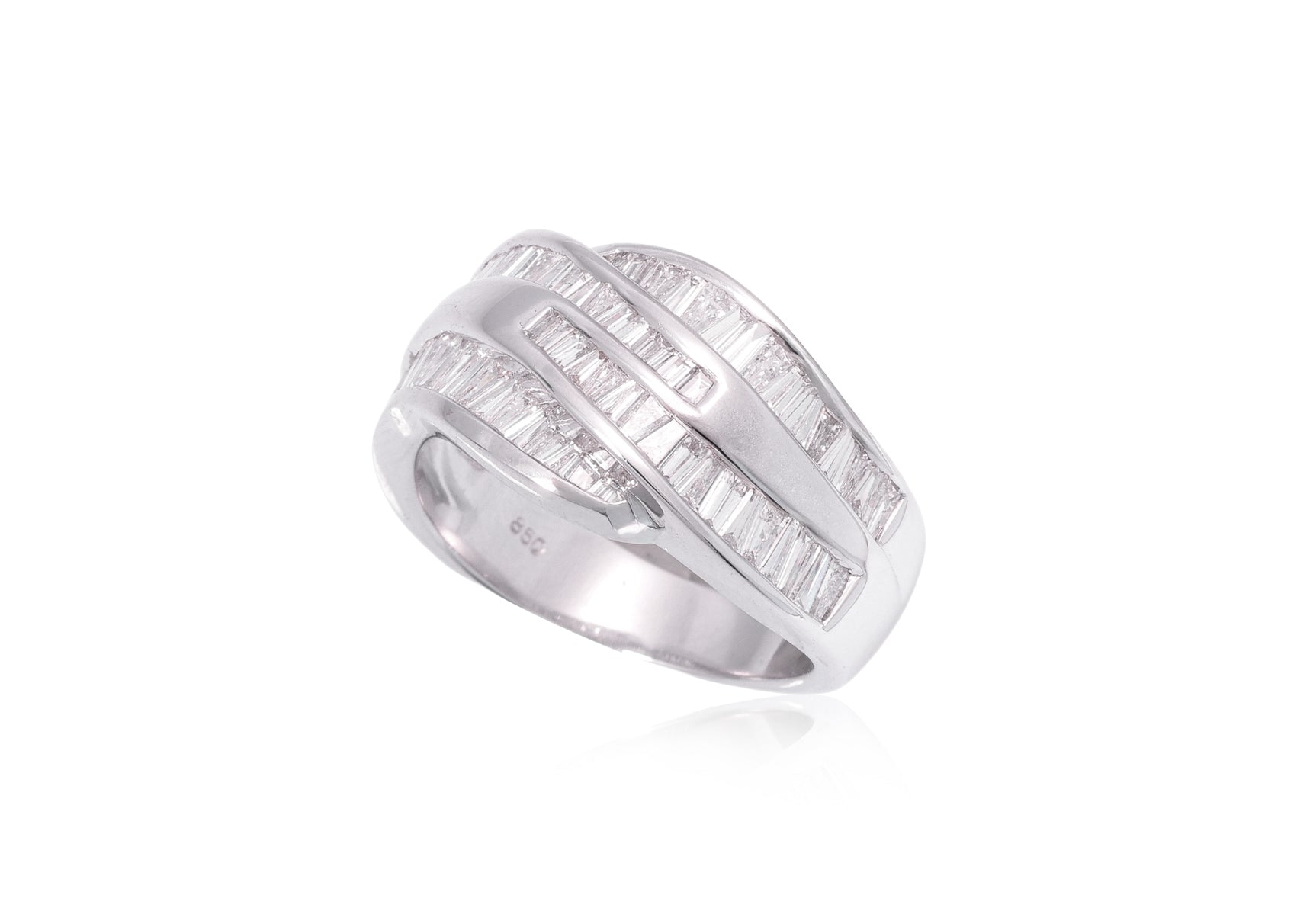 A HIGH KARAT GOLD DIAMOND RING