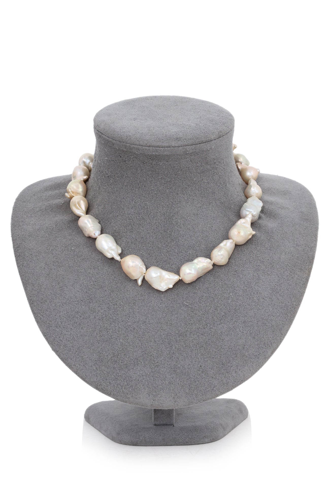 A GROUP OF BAROQUE PEARL JEWELLERY (5)