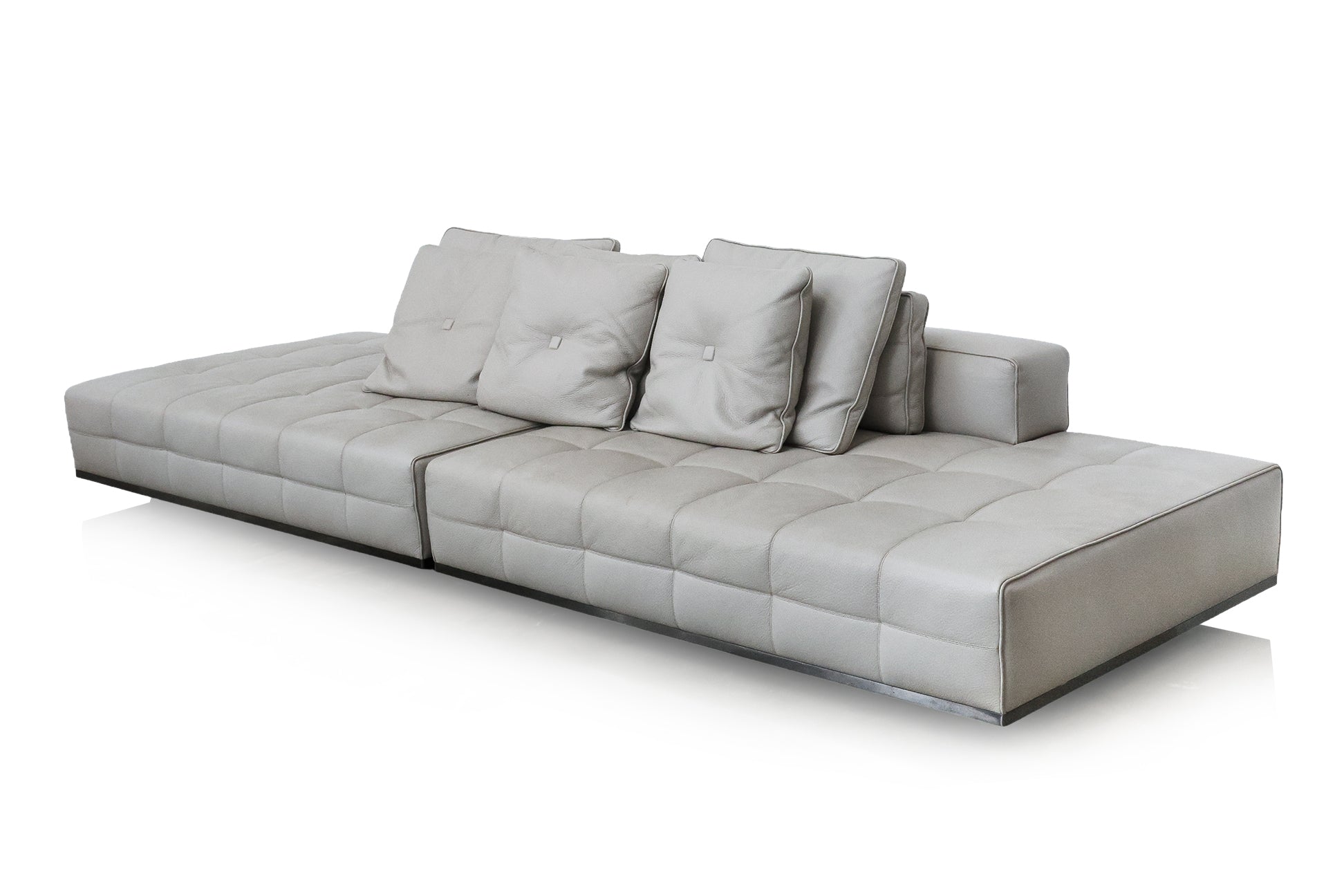 A MINOTTI CONTEMPORARY TWO PIECE LEATHER SOFA