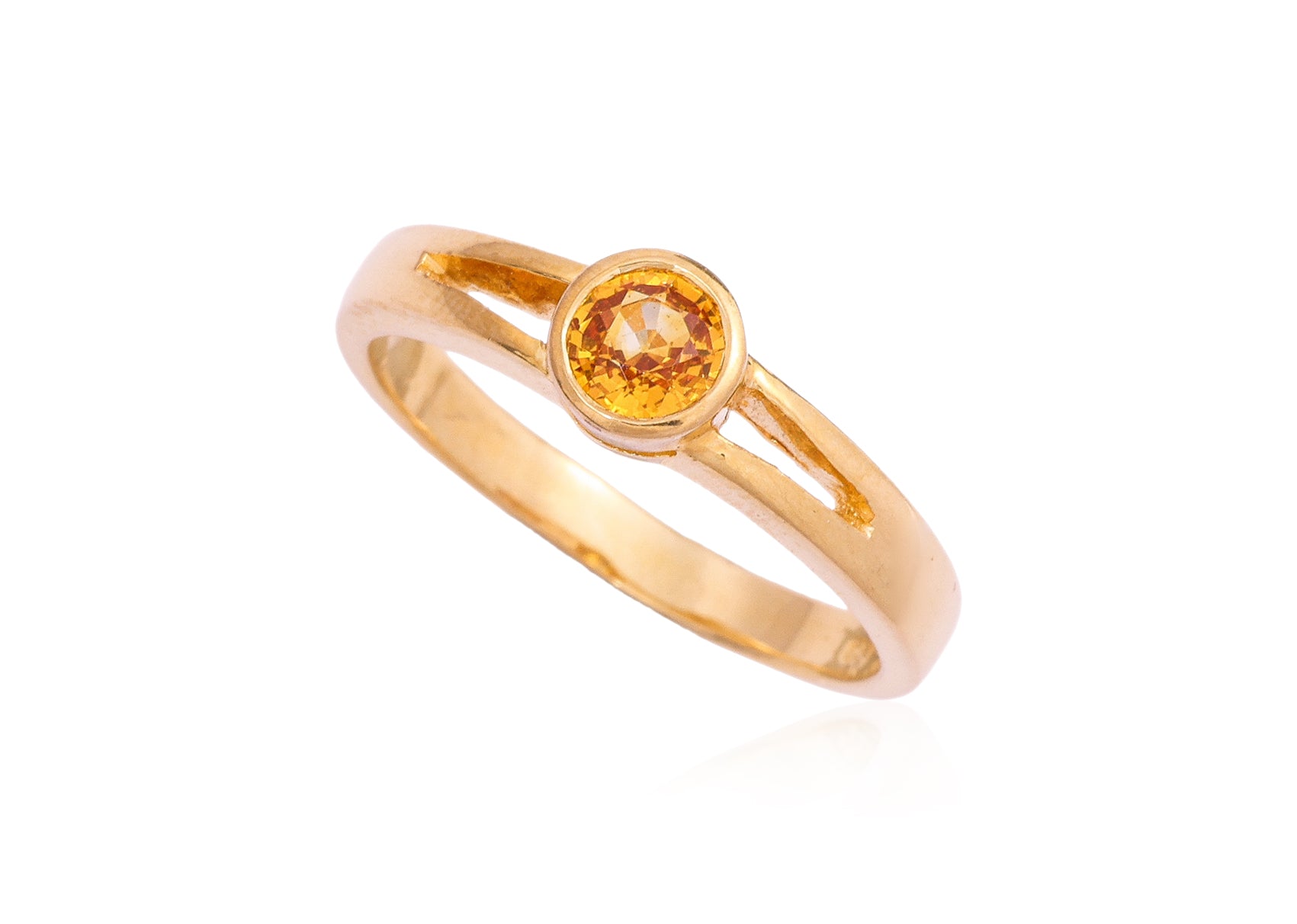A CITRINE SOLITAIRE RING
