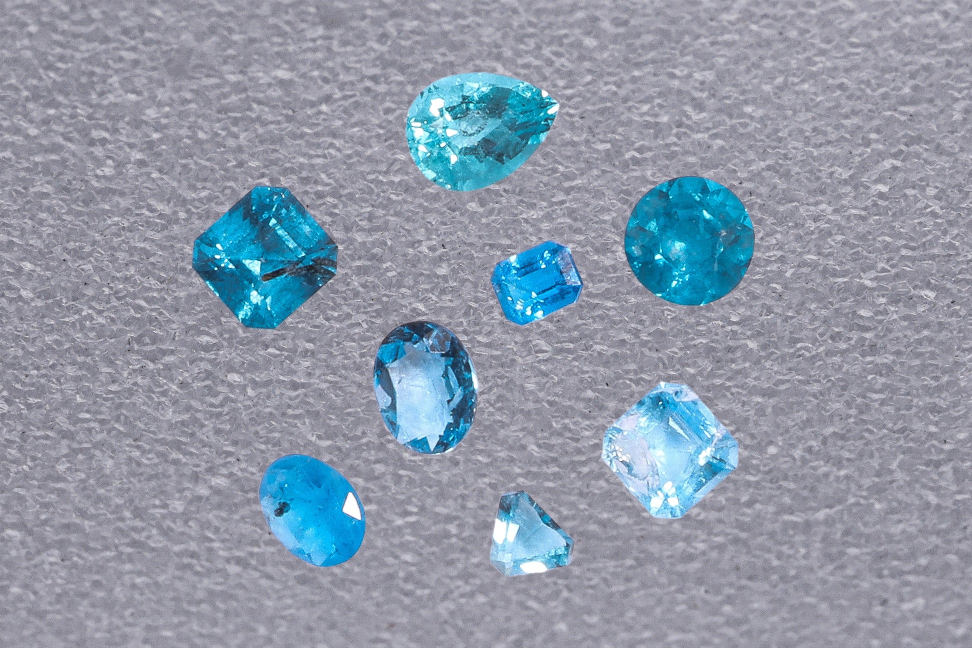 A GROUP OF UNMOUNTED HAUYNE