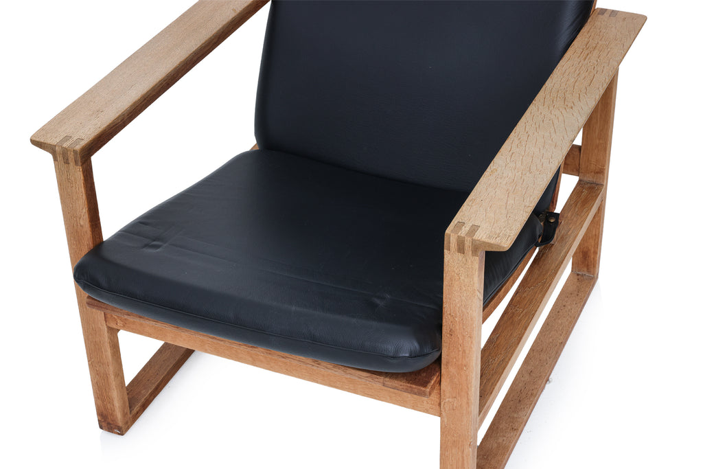 A BORGE MORGENSEN BM-2254 ARMCHAIR