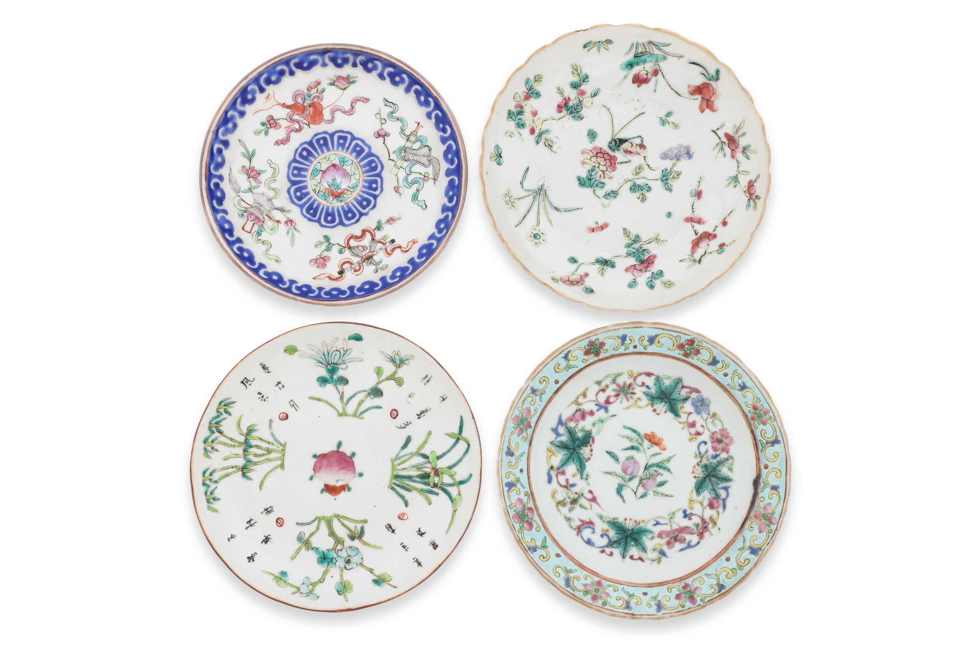 A GROUP OF FOUR FAMILLE ROSE SAUCERS