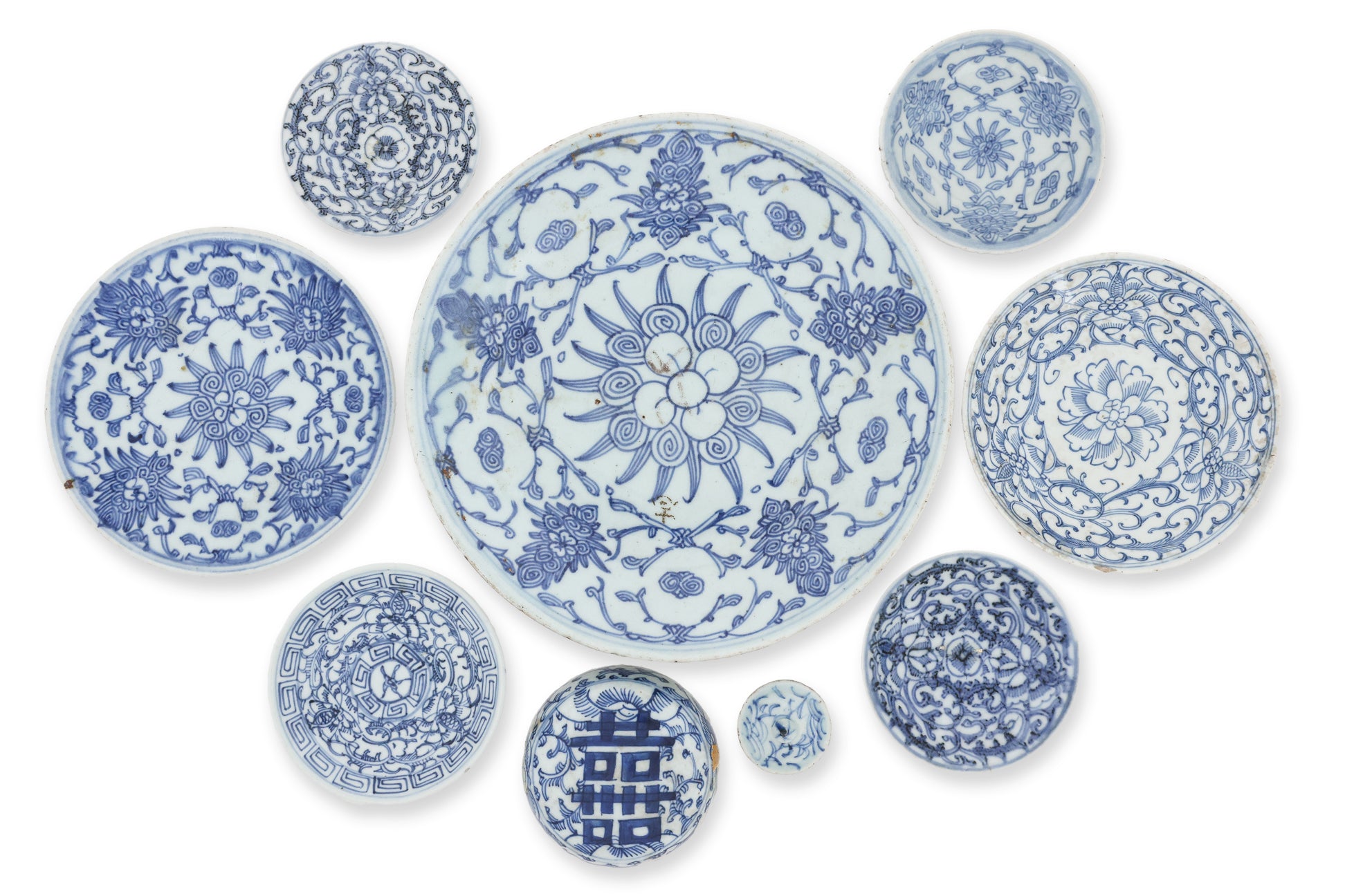A LARGE GROUP OF 'SWEET PEA' BLUE AND WHITE PORCELAIN ITEMS