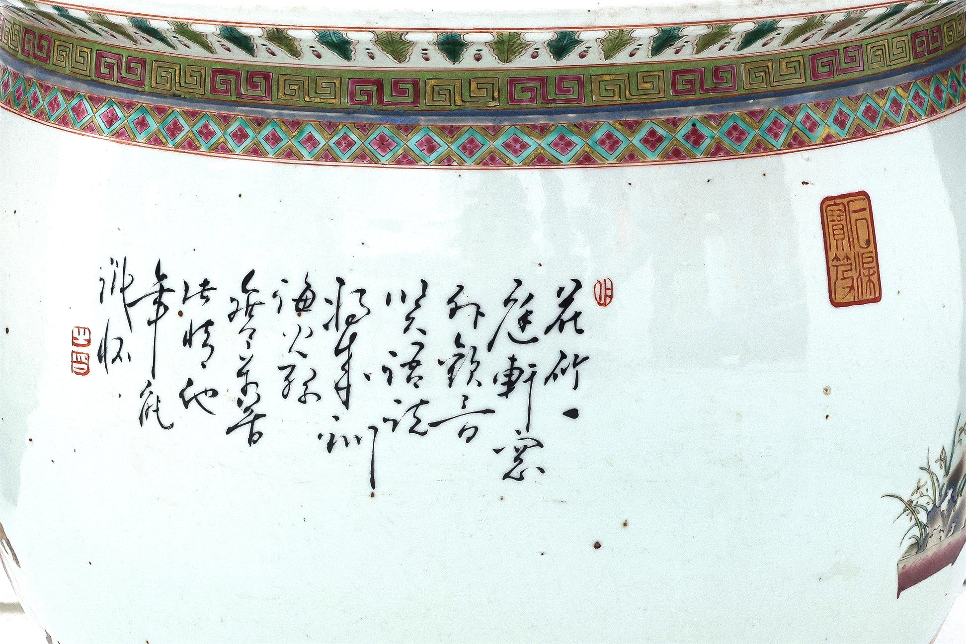 A LARGE FAMILLE ROSE PORCELAIN JARDINIERE