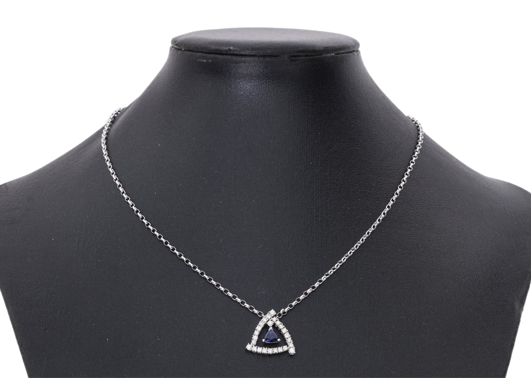 A SAPPHIRE AND DIAMOND NECKLACE