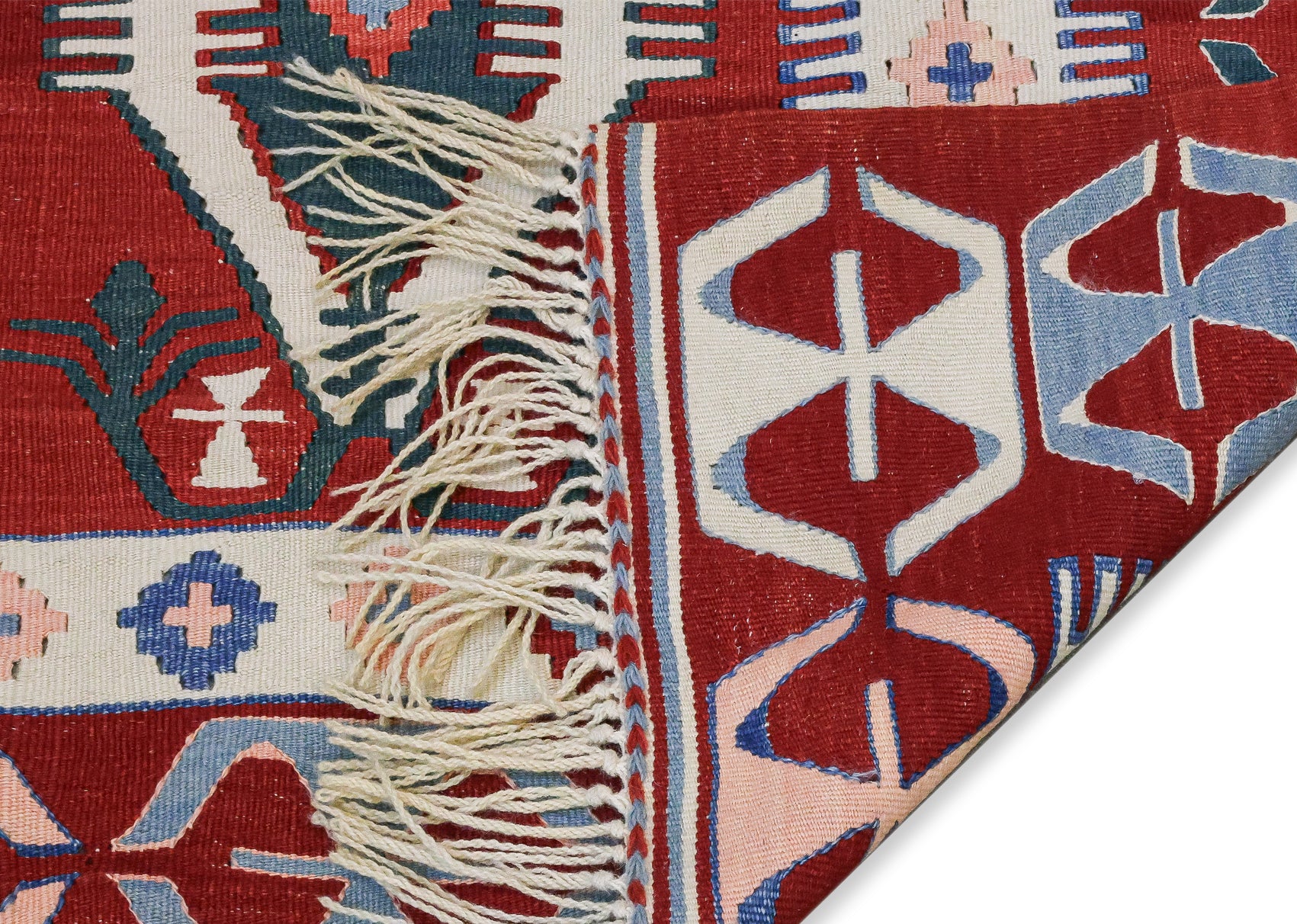 A TRIBAL KILIM RUG WITH GEOMETRIC DESIGN (110 x 98CM)