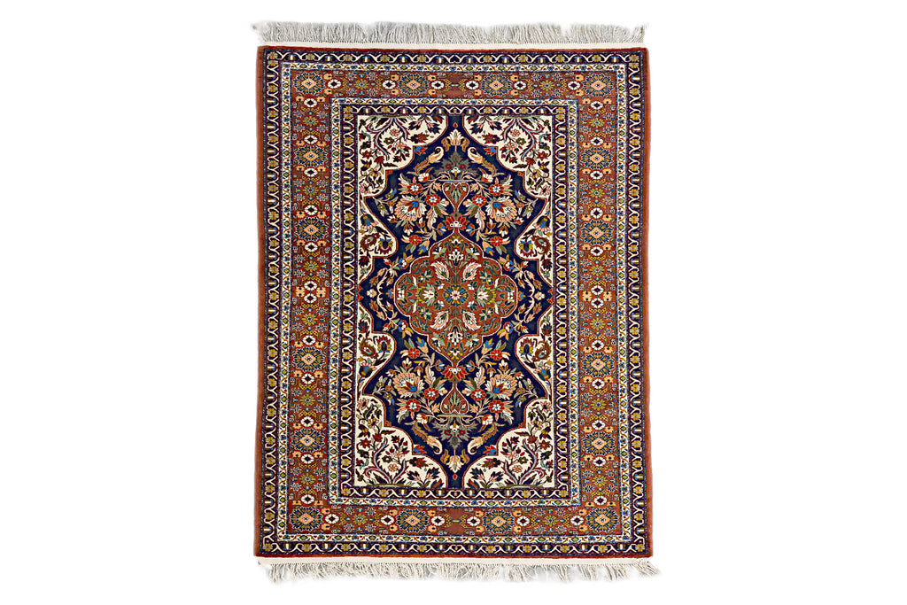 A LARGE MASHAD WOOL CARPET (282 x 198cm)