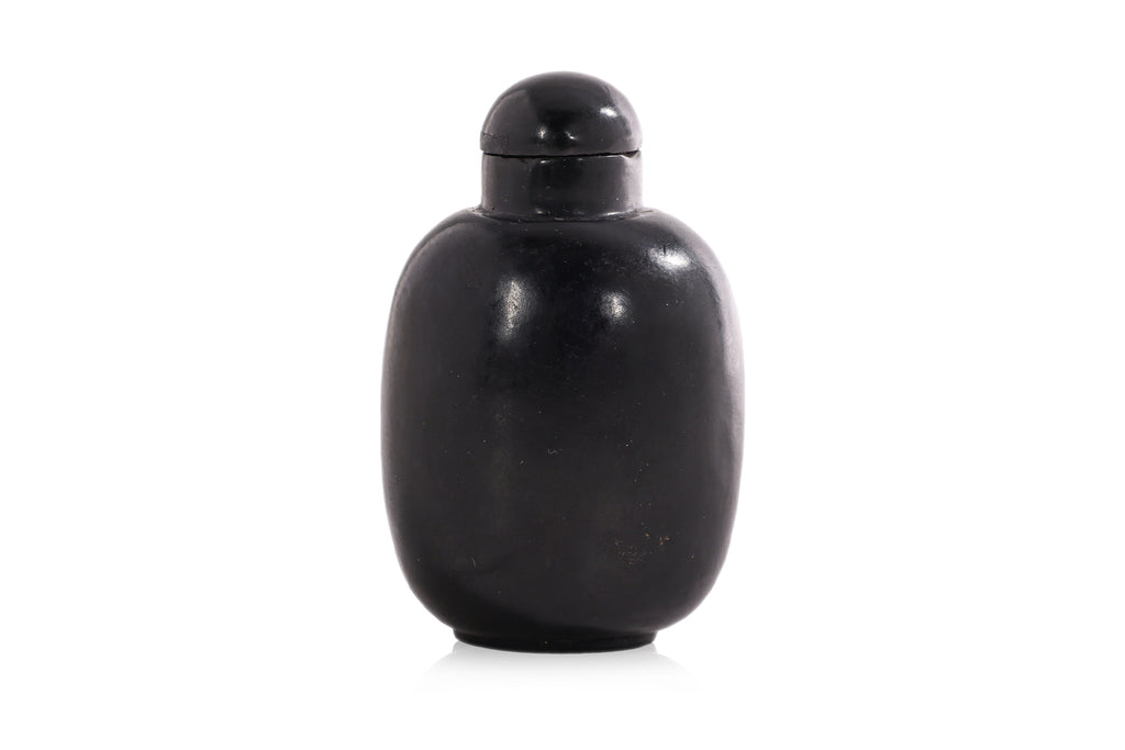 A JET SNUFF BOTTLE