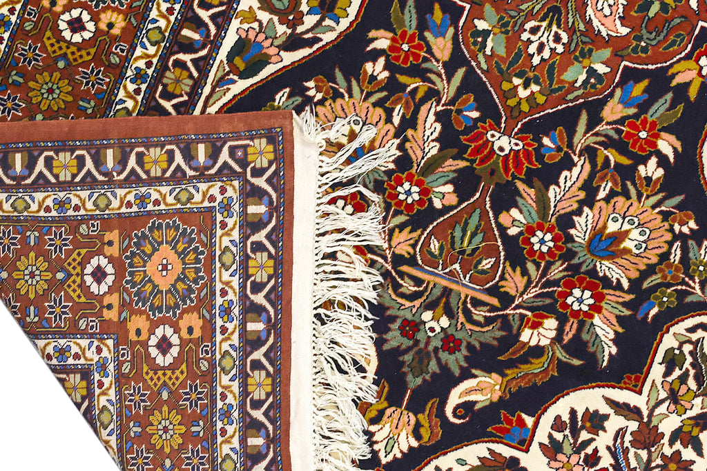 A LARGE MASHAD WOOL CARPET (282 x 198cm)