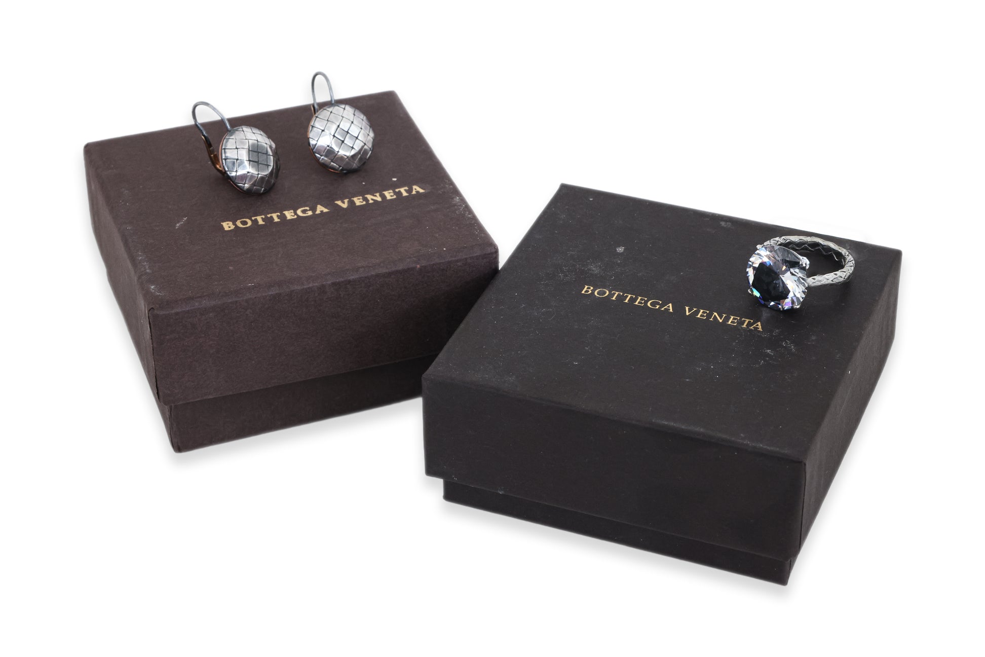 BOTTEGA VENETA - A SILVER RING AND A PAIR OF EARRINGS