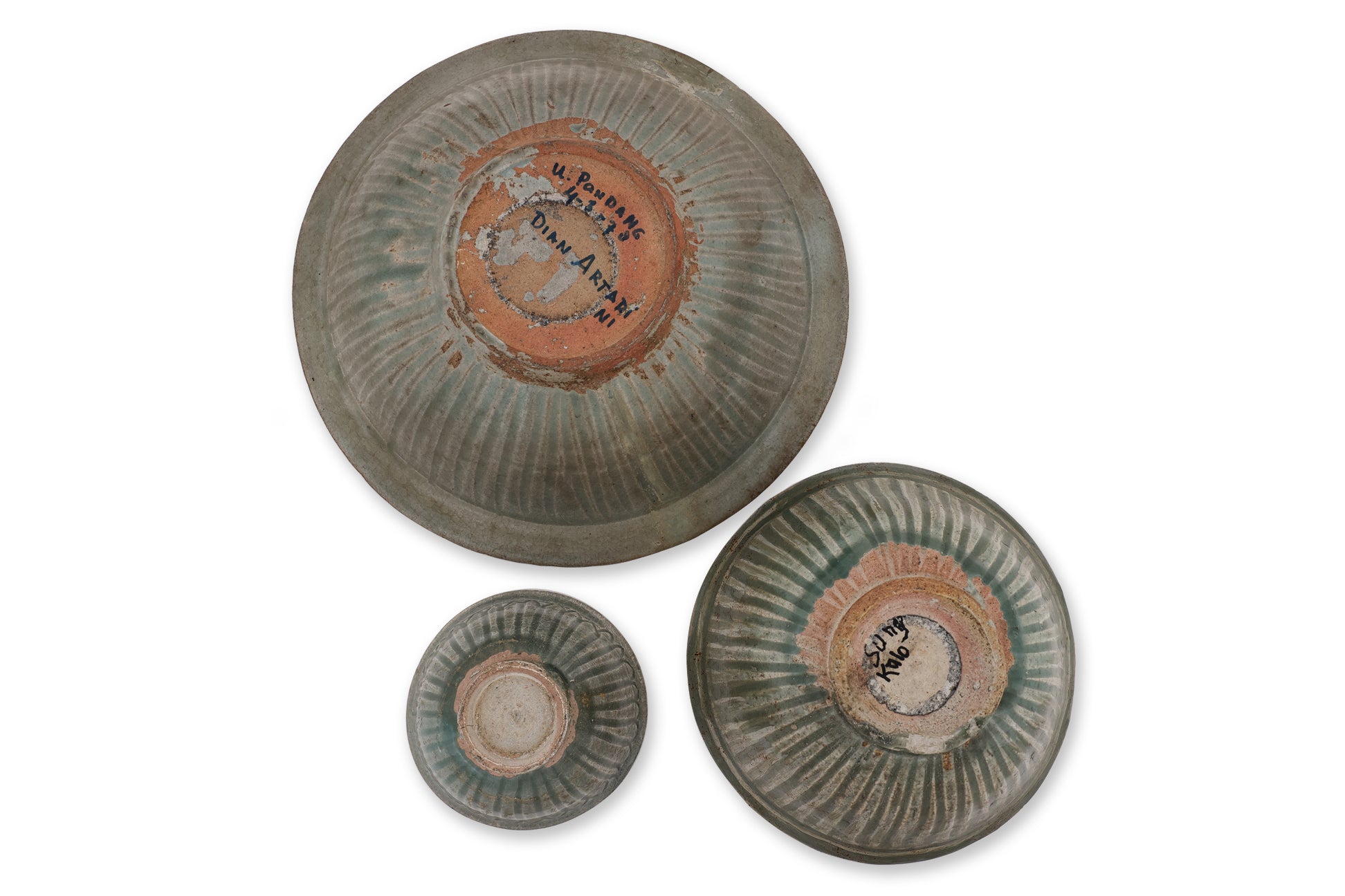 A GROUP OF THREE THAI CELADON BOWLS