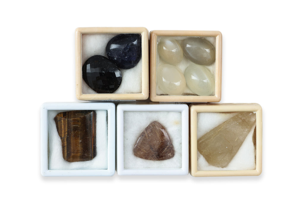 A GROUP OF UNMOUNTED GEMSTONES (30)