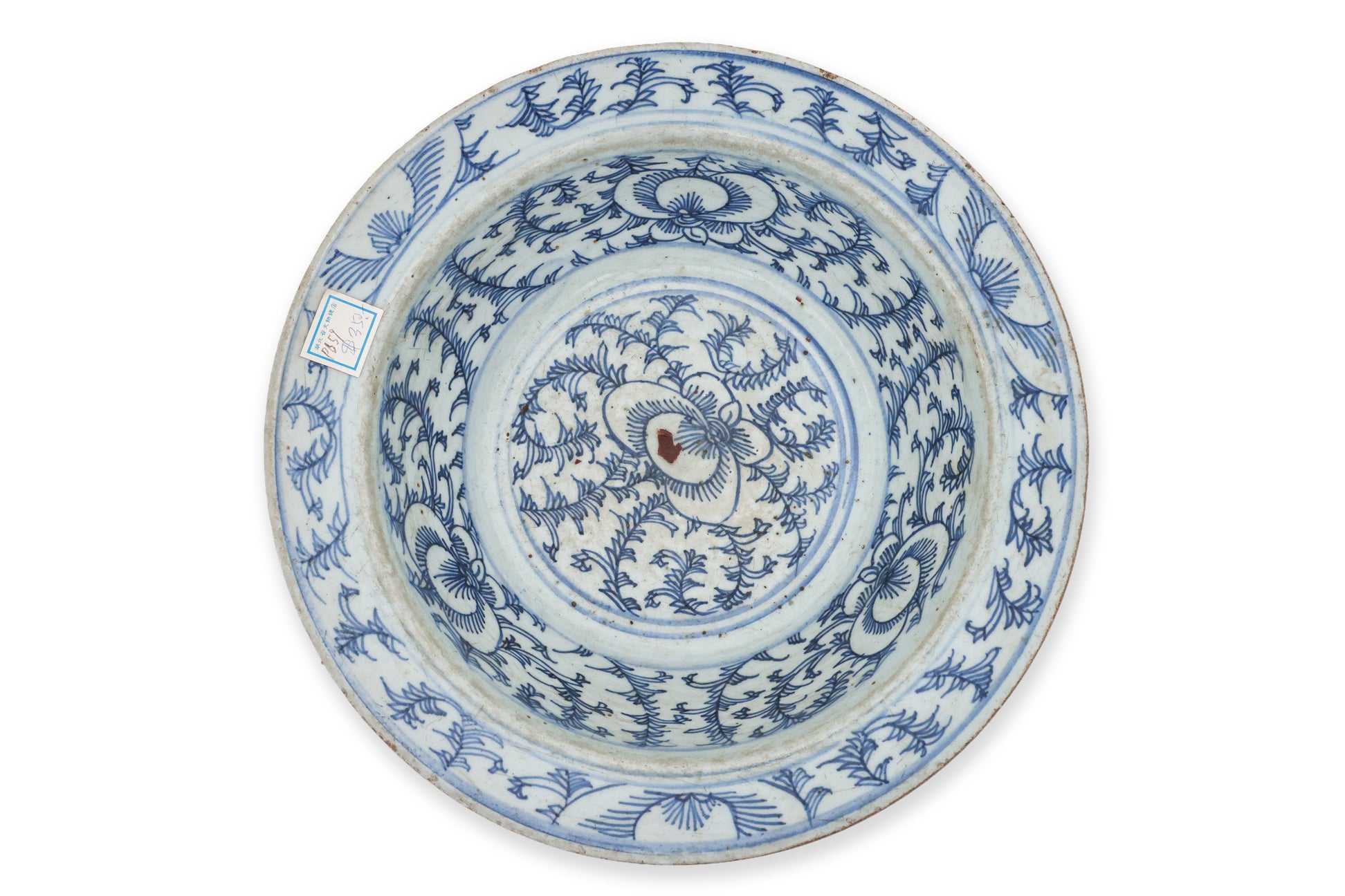 A GROUP OF BLUE AND WHITE PLATES AND A SWEET PEA BOWL