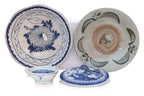 A GROUP OF 18 BLUE AND WHITE CERAMICS