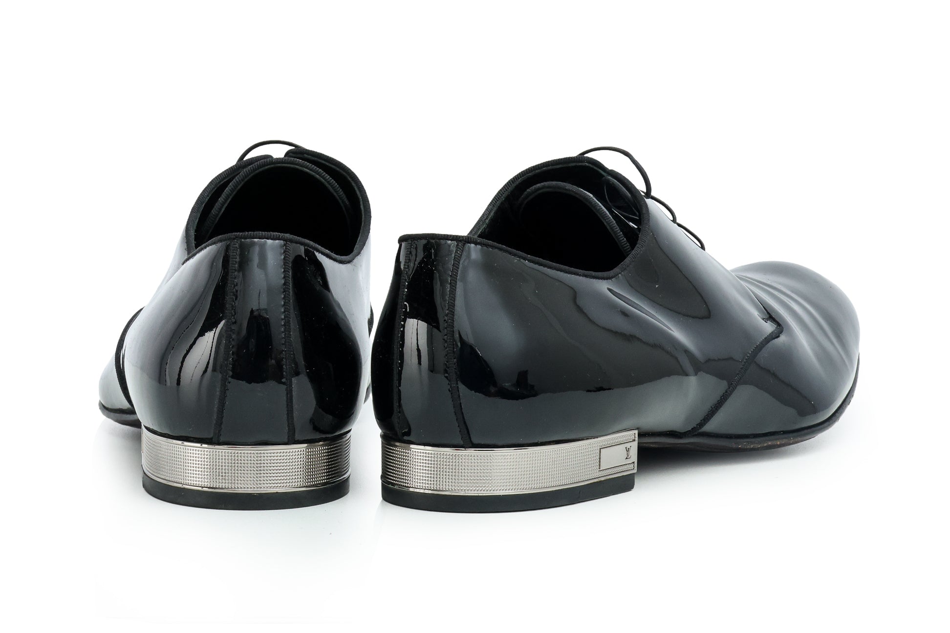 LOUIS VUITTON - A PAIR OF BLACK PATENT LEATHER LACE-UP DRESS SHOES