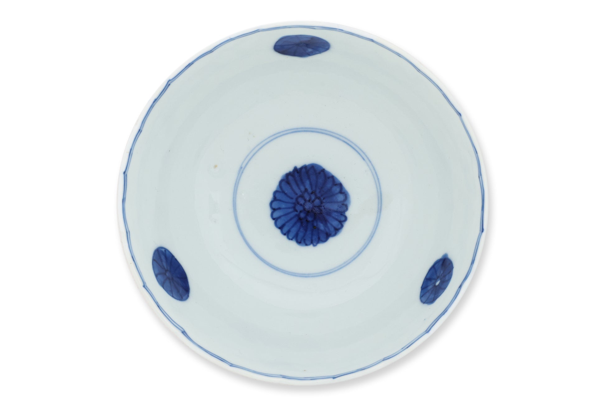 A CHINESE BLUE AND WHITE CHRYSANTHEMUM PORCELAIN BOWL