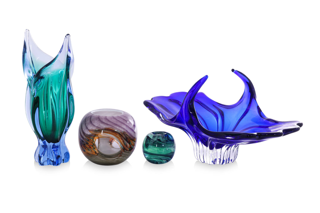 AN ASSORTED GROUP OF STUDIO GLASS ITEMS (1)