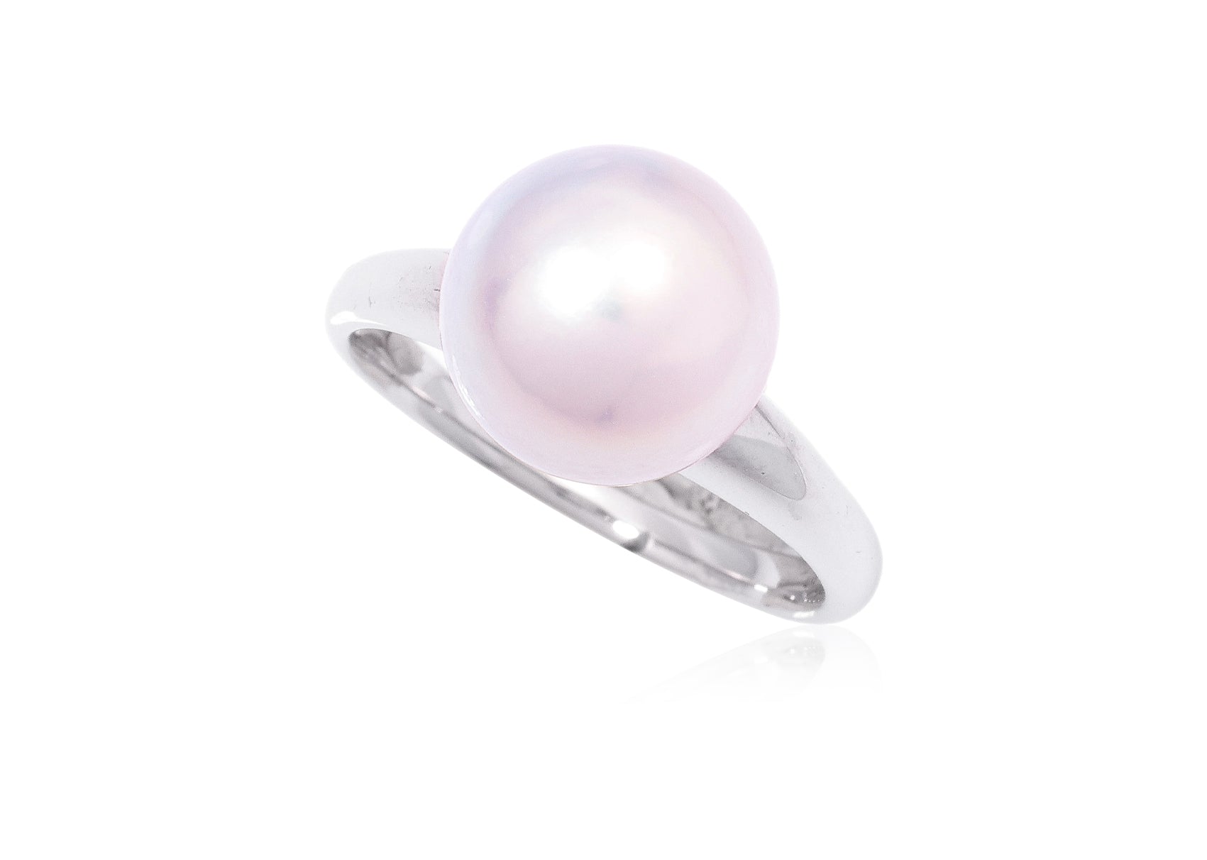 AN AKOYA CULTURED PEARL RING