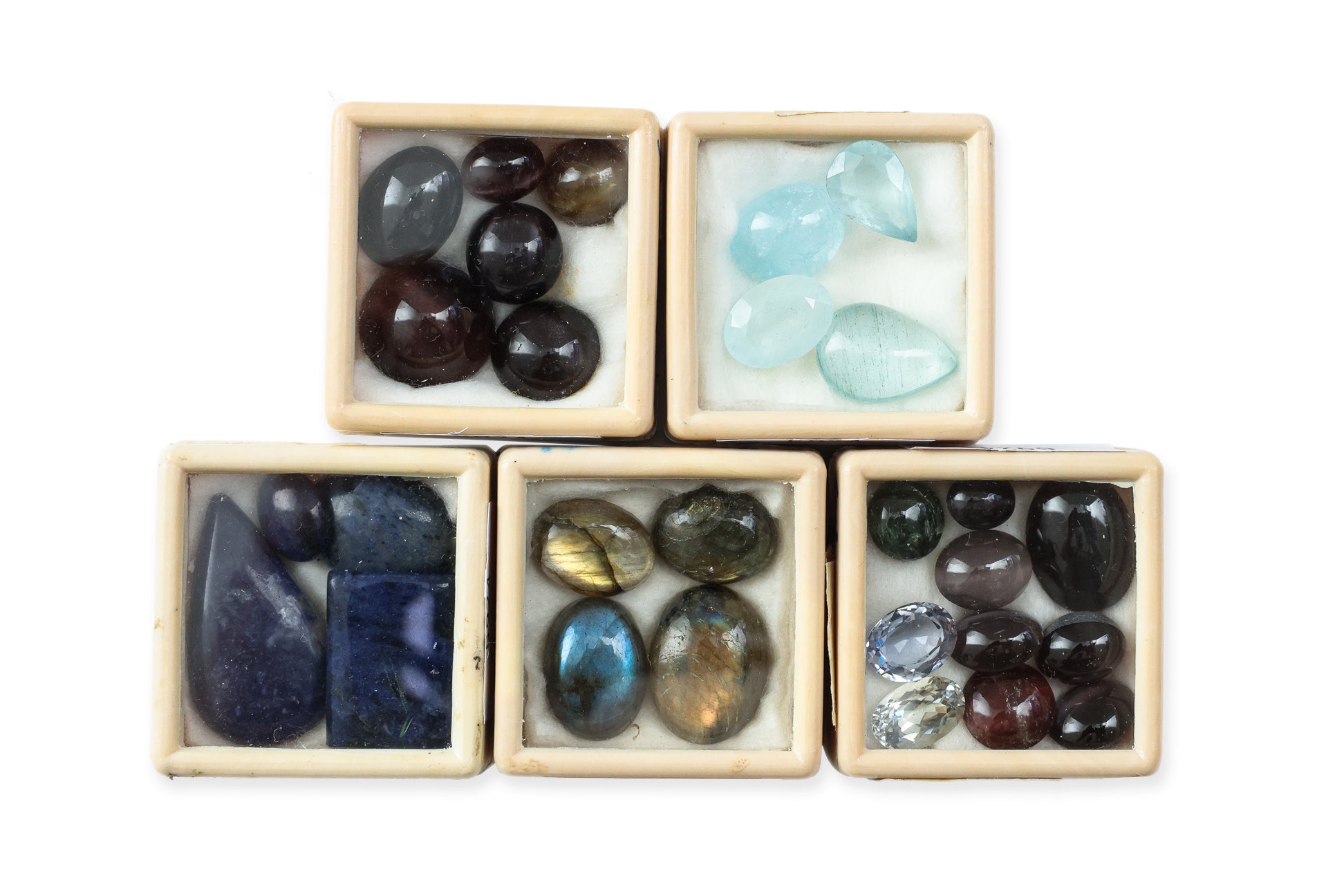 A GROUP OF UNMOUNTED GEMSTONES (49)