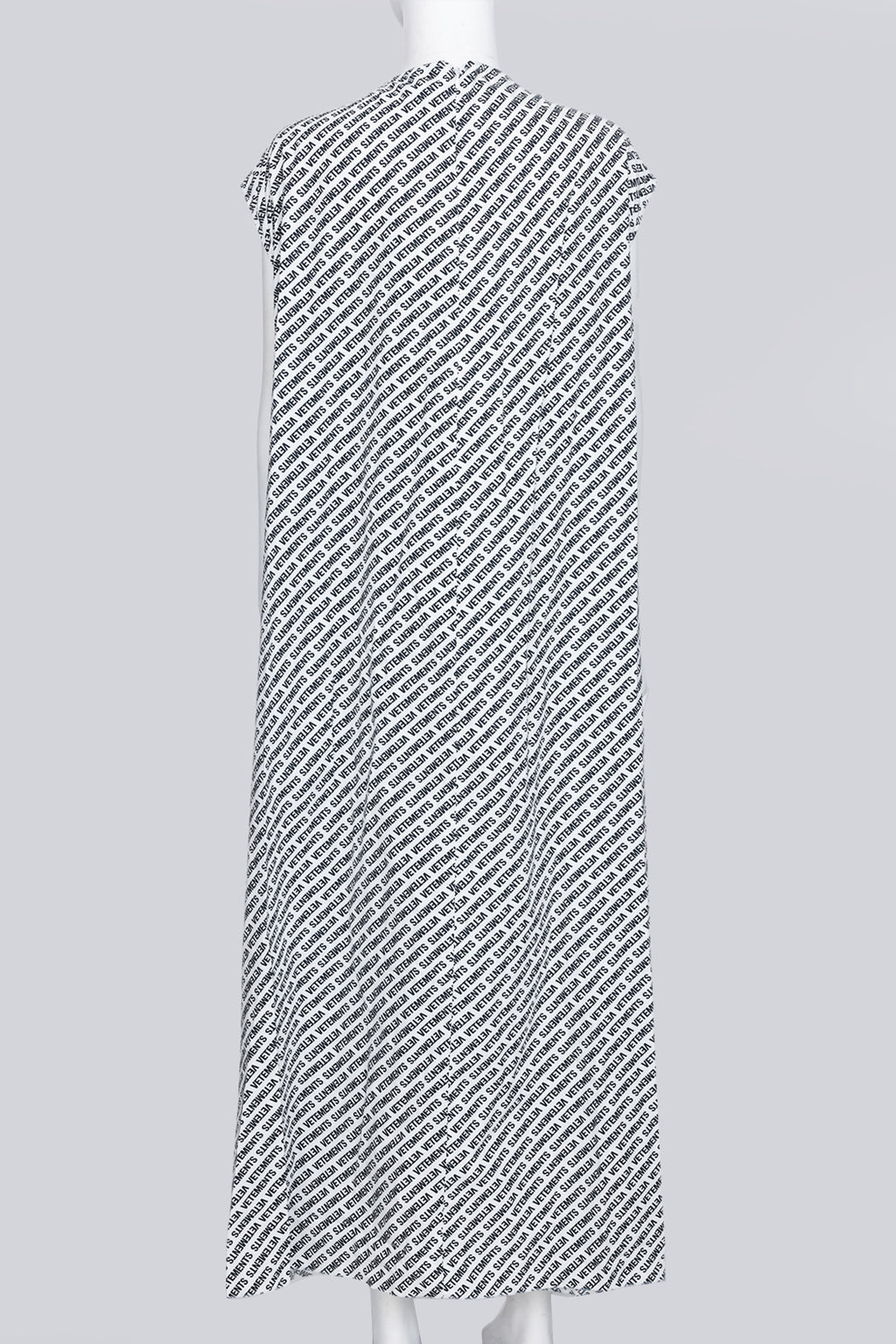 VETEMENTS POUR FEMMES - A SUMMER 2018 SLEEVELESS LOGO PRINT DRESS