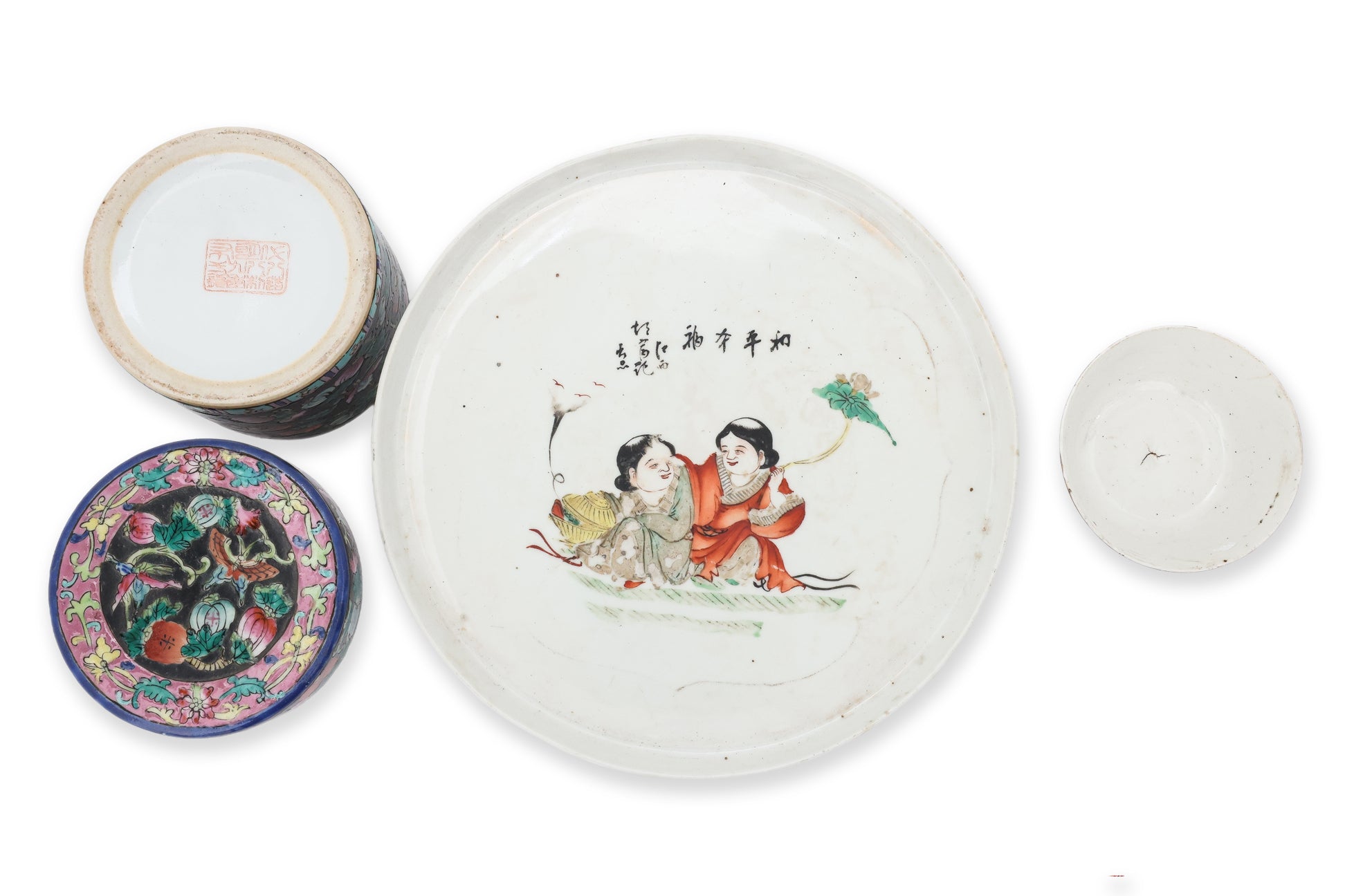 A GROUP OF FIVE ASSORTED PORCELAIN ITEMS